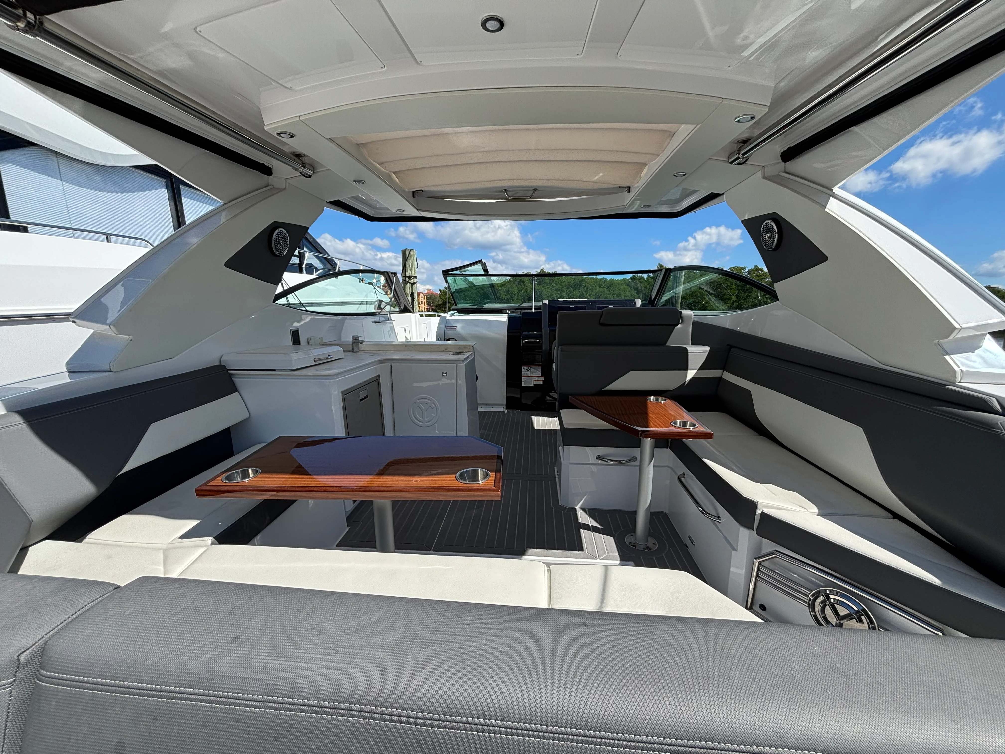 2022 Cruisers Yachts 38 GLS-OB Image Thumbnail #7