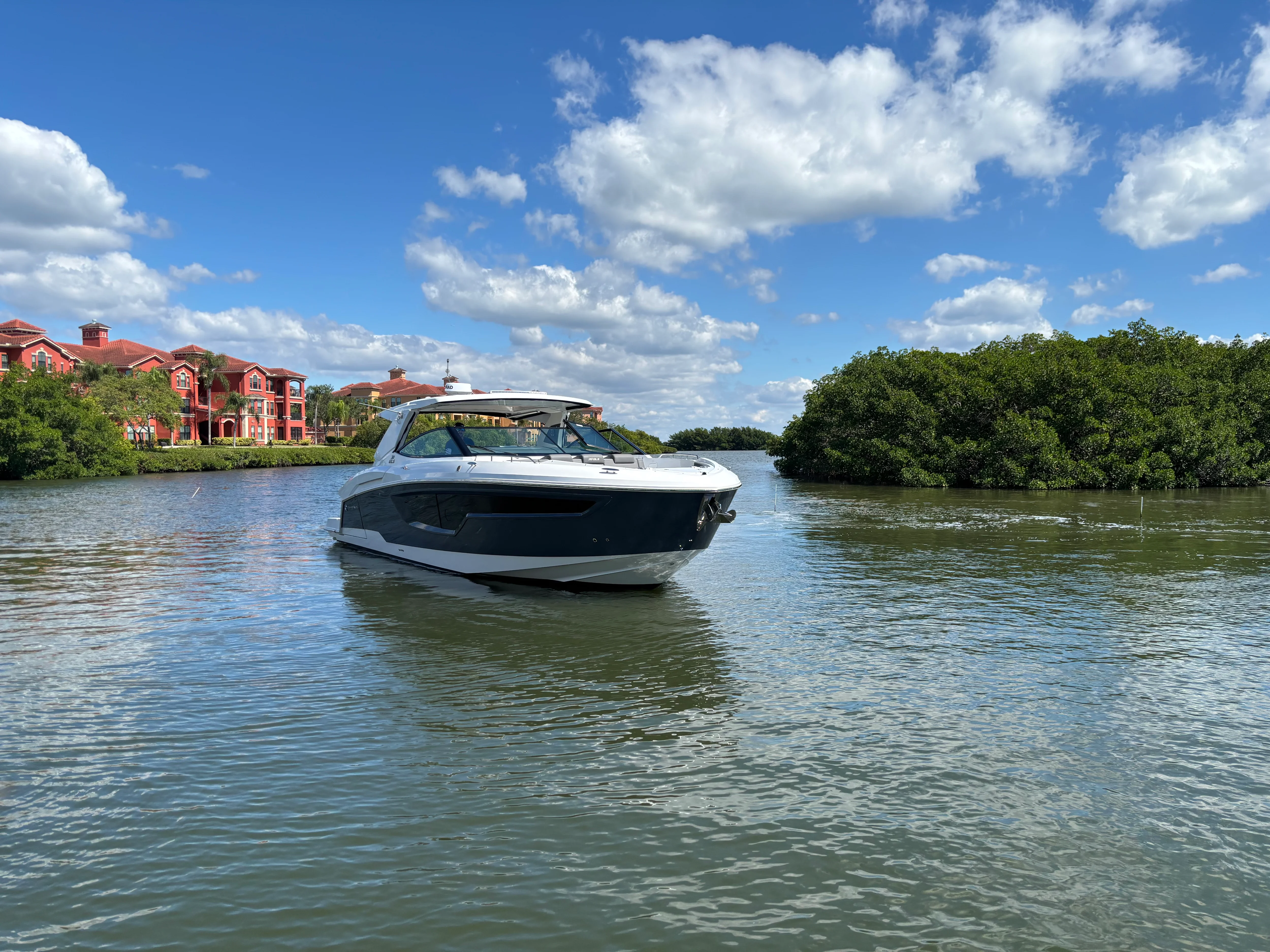 2022 Cruisers Yachts 38 GLS-OB Image Thumbnail #1