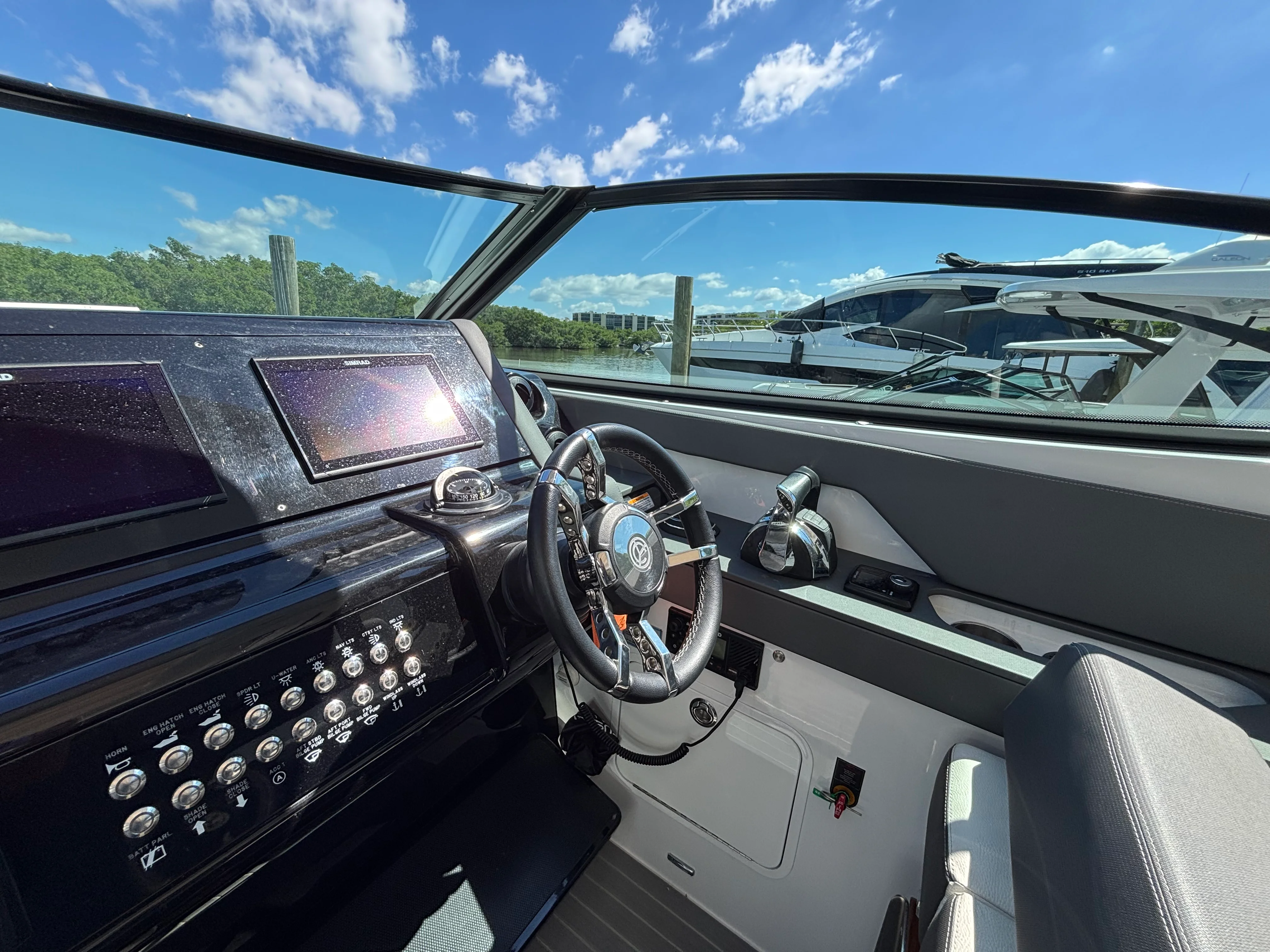 2022 Cruisers Yachts 38 GLS-OB Image Thumbnail #12