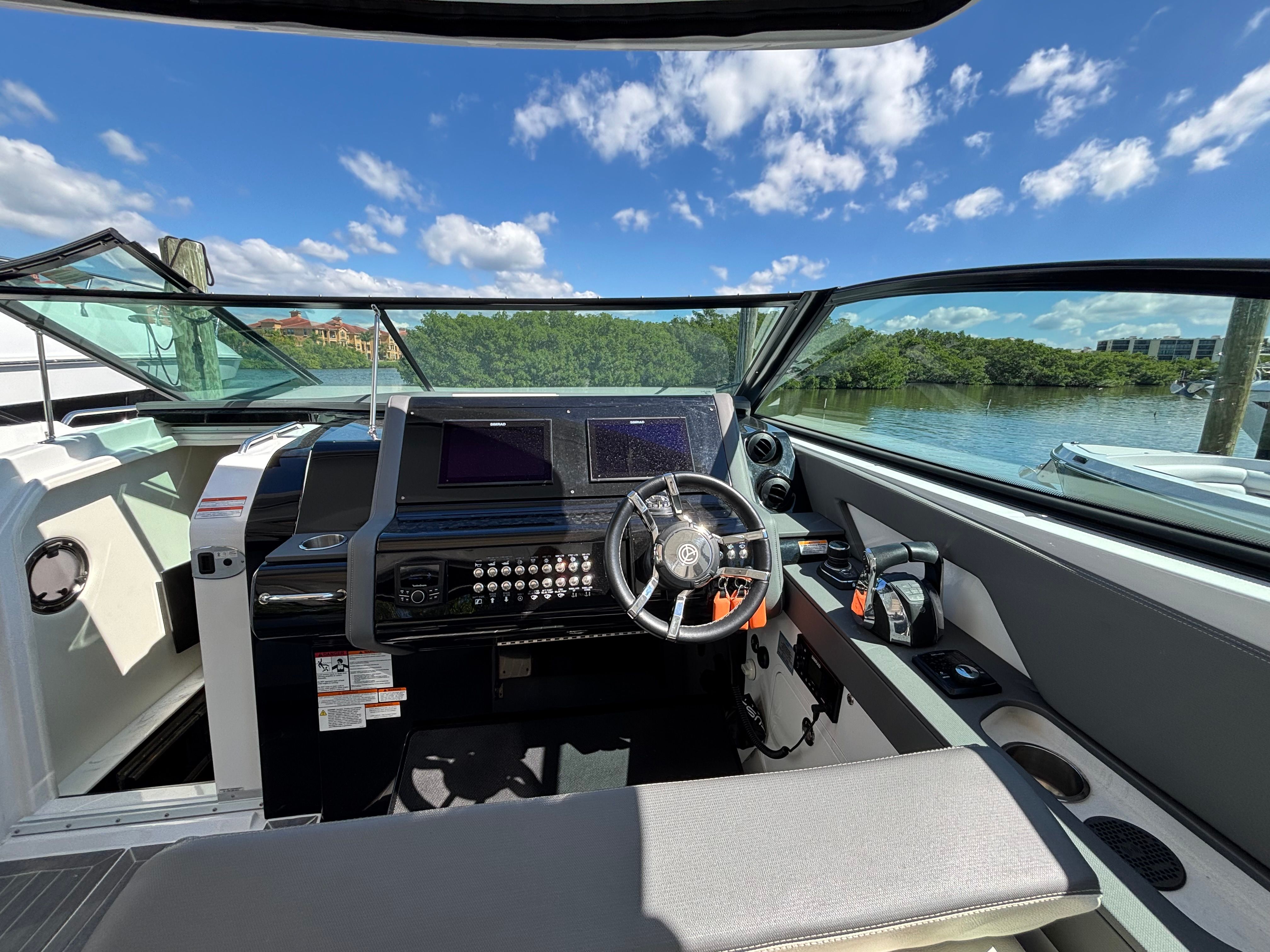 2022 Cruisers Yachts 38 GLS-OB Image Thumbnail #13