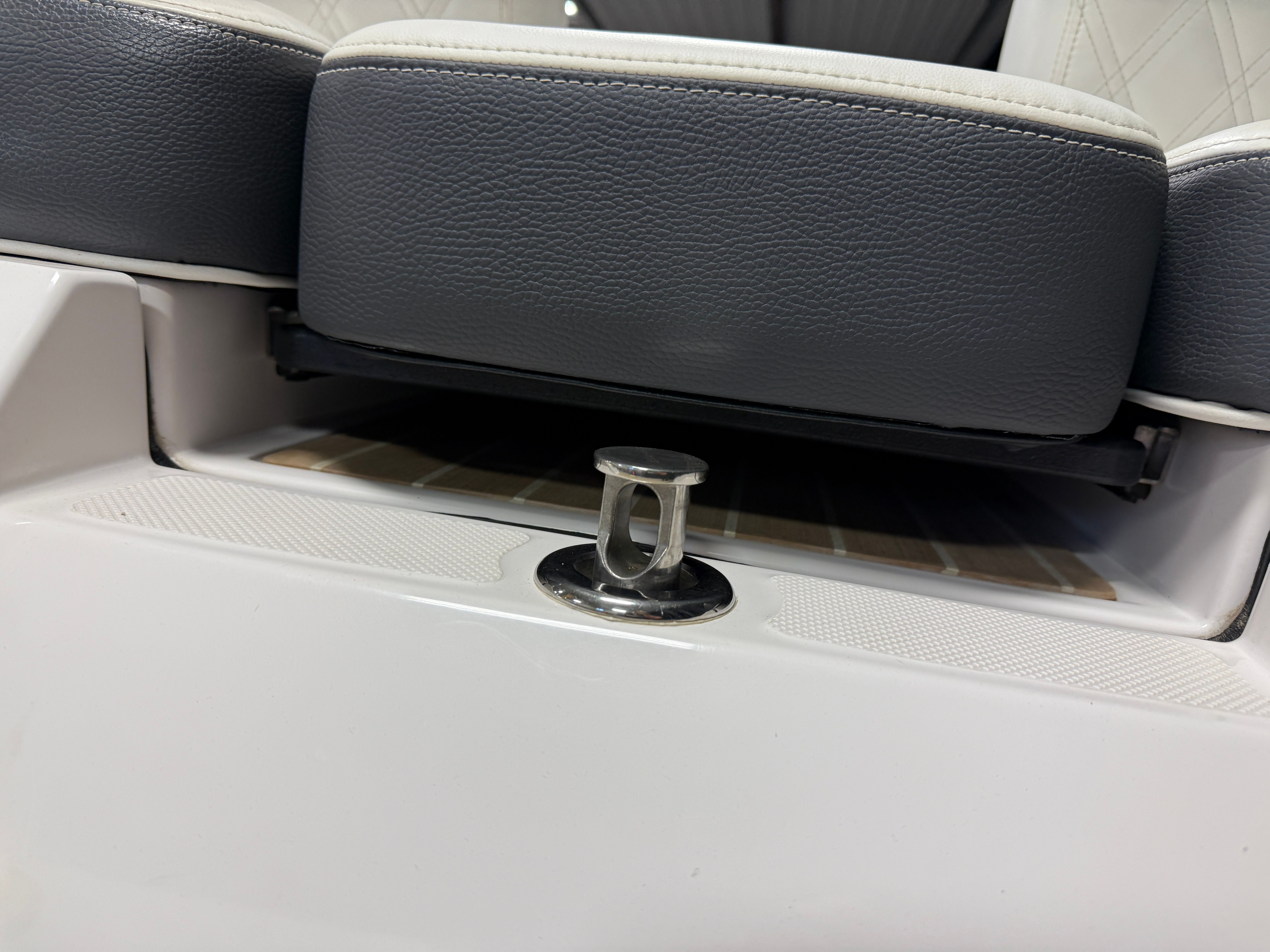 2018 Regal 2800 Image Thumbnail #15