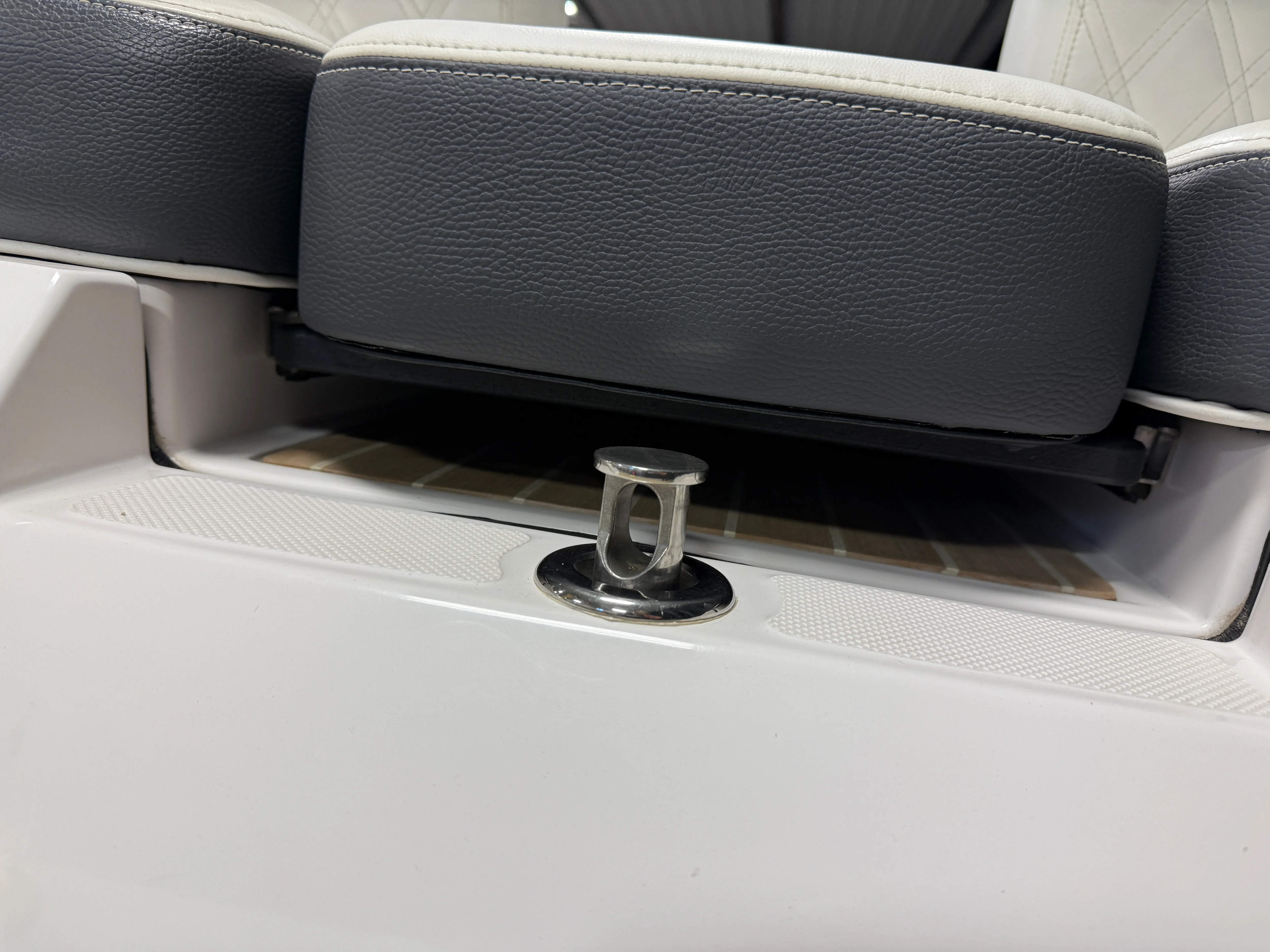 2018 Regal 2800 Image Thumbnail #15