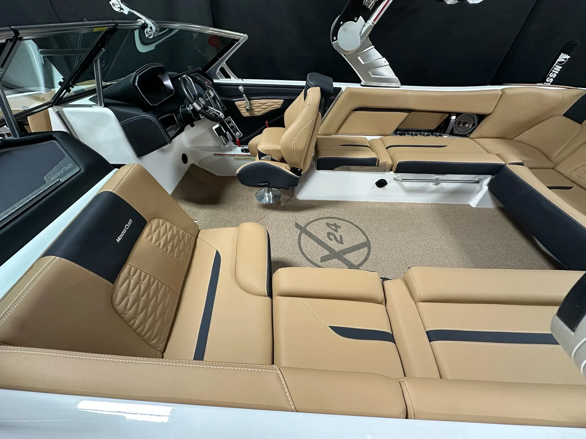 2021 Mastercraft X24 Image Thumbnail #5
