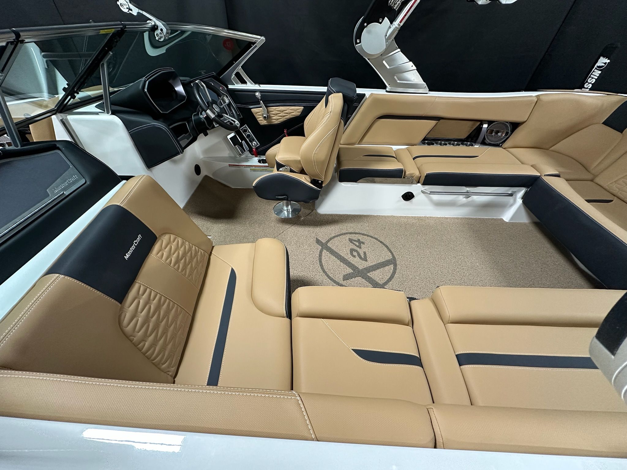 2021 Mastercraft X24 Image Thumbnail #5
