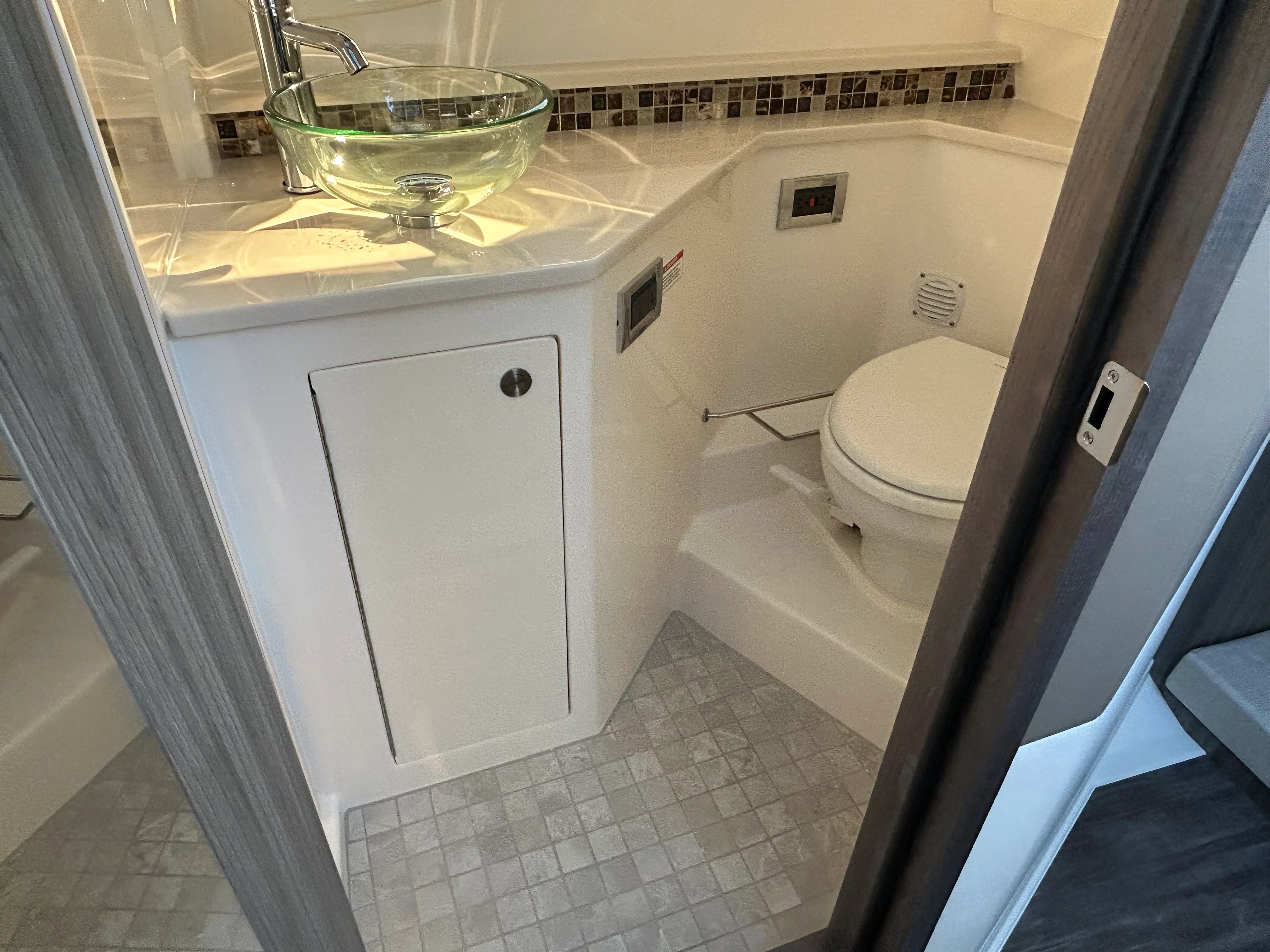 2026 Sea Ray Sundancer 370 Outboard Image Thumbnail #47