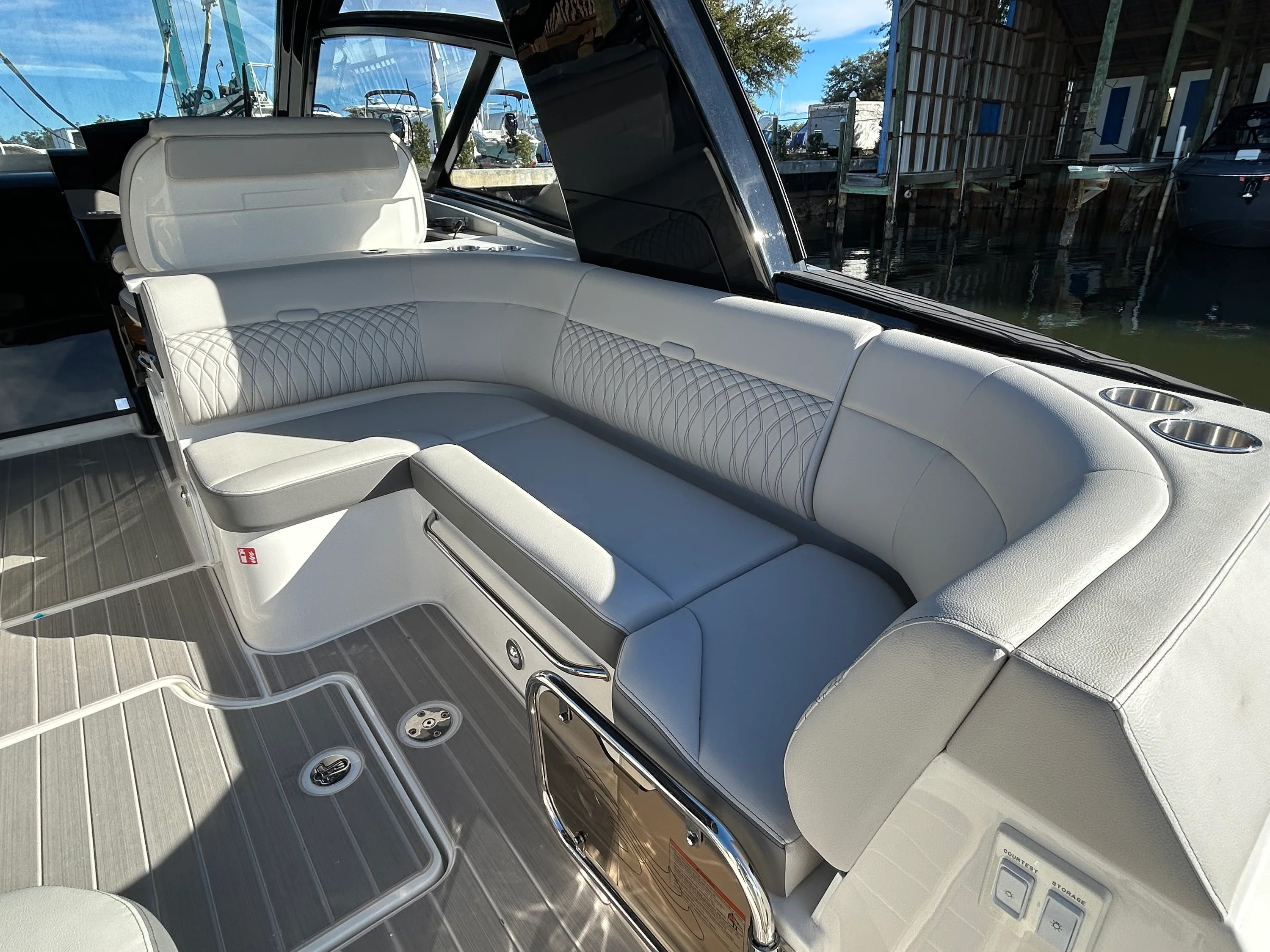 2026 Sea Ray Sundancer 370 Outboard Image Thumbnail #10