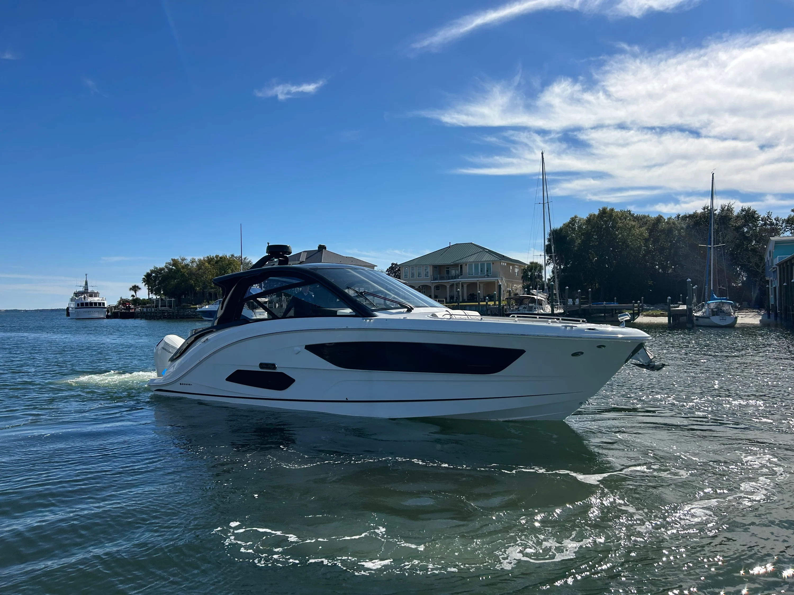2026 Sea Ray Sundancer 370 Outboard Image Thumbnail #5