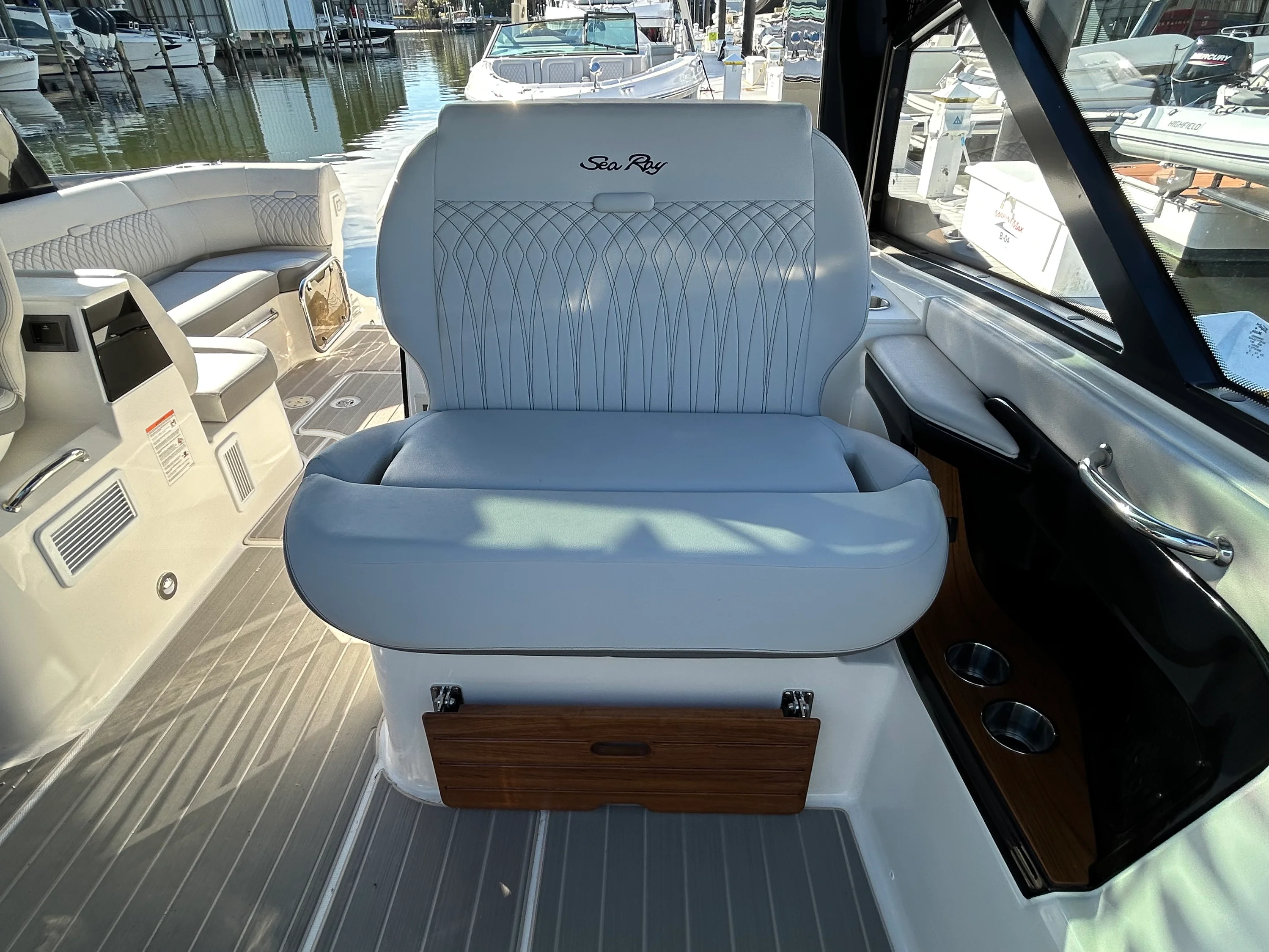 2026 Sea Ray Sundancer 370 Outboard Image Thumbnail #31