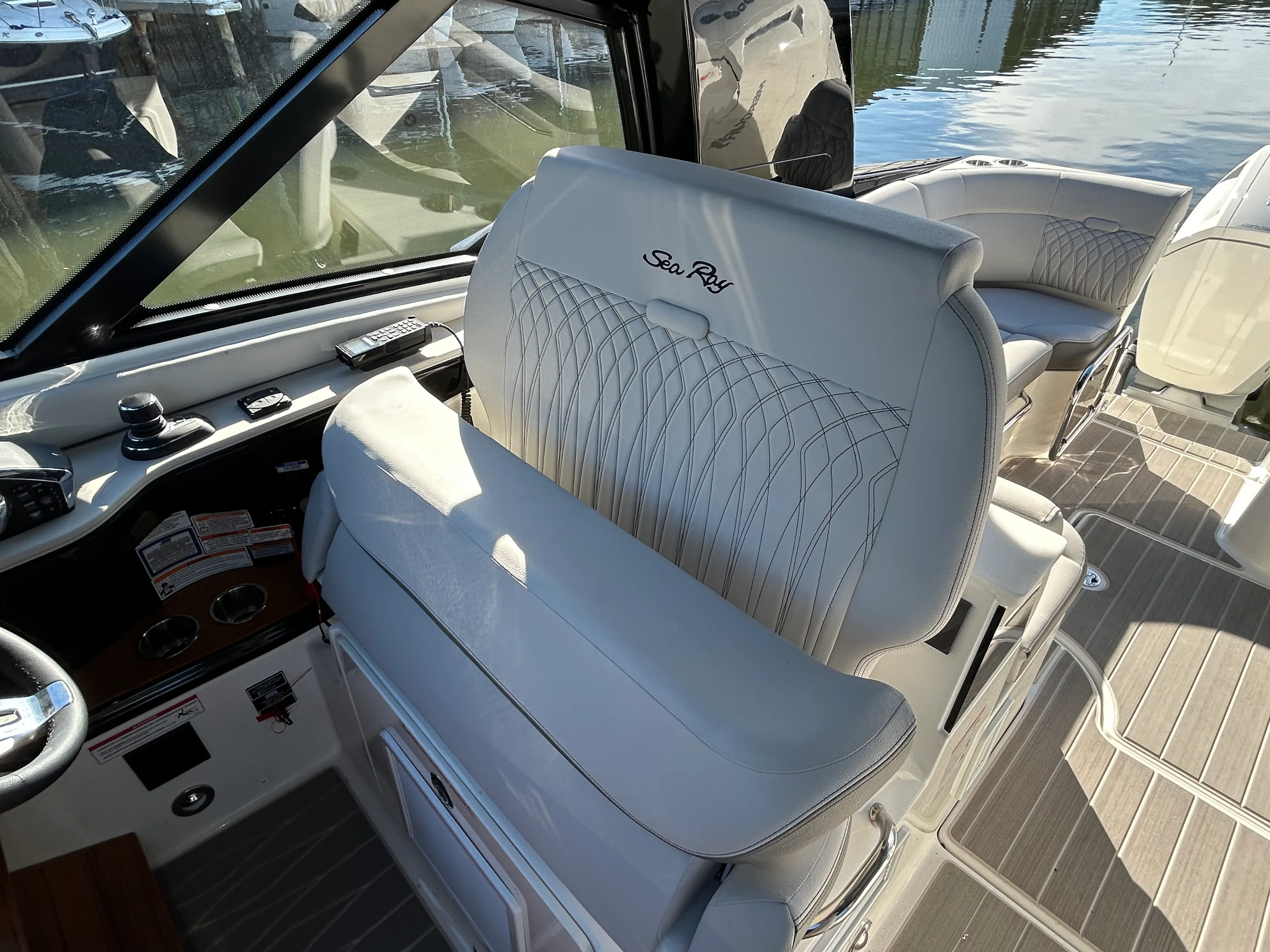 2026 Sea Ray Sundancer 370 Outboard Image Thumbnail #22