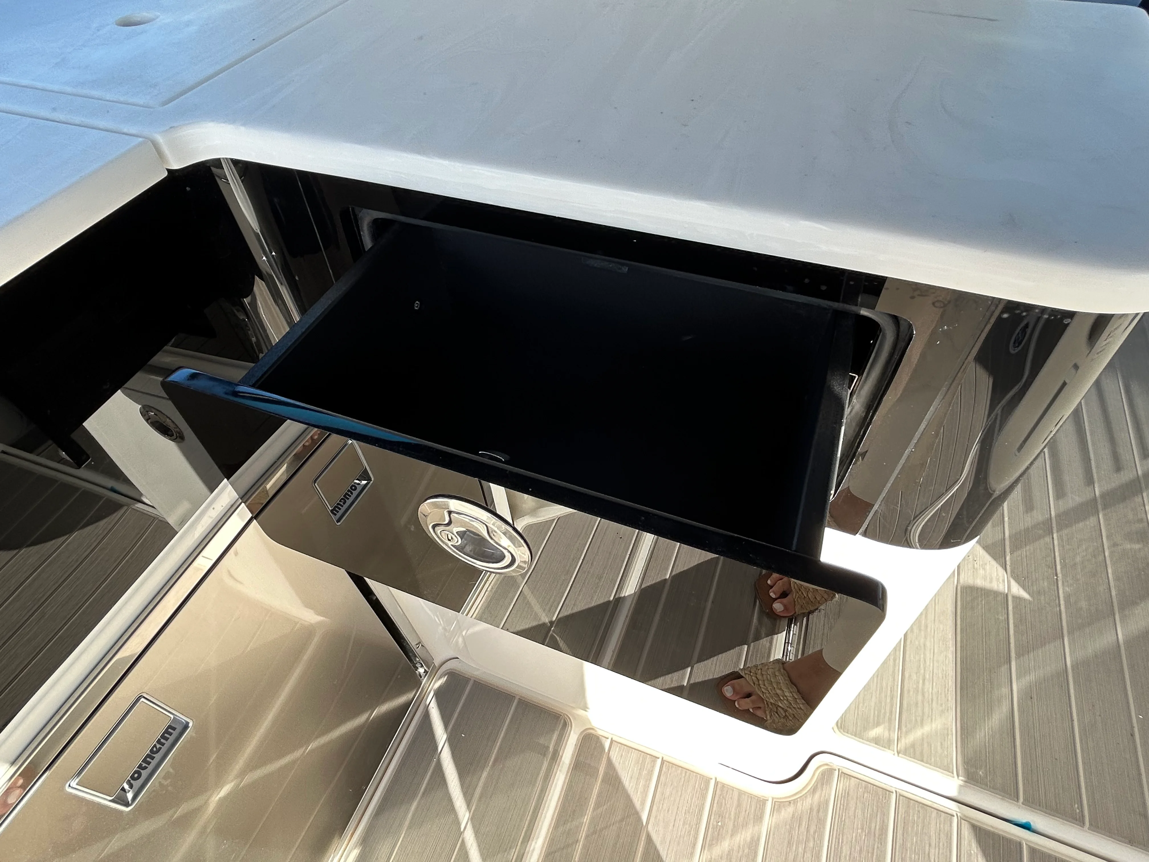 2026 Sea Ray Sundancer 370 Outboard Image Thumbnail #16