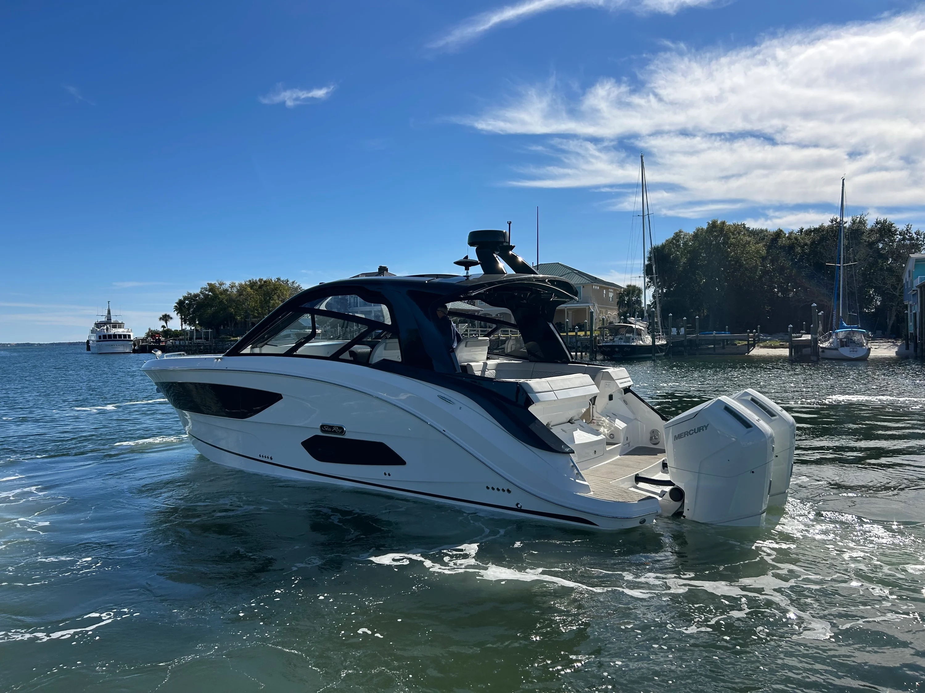 2026 Sea Ray Sundancer 370 Outboard Image Thumbnail #3