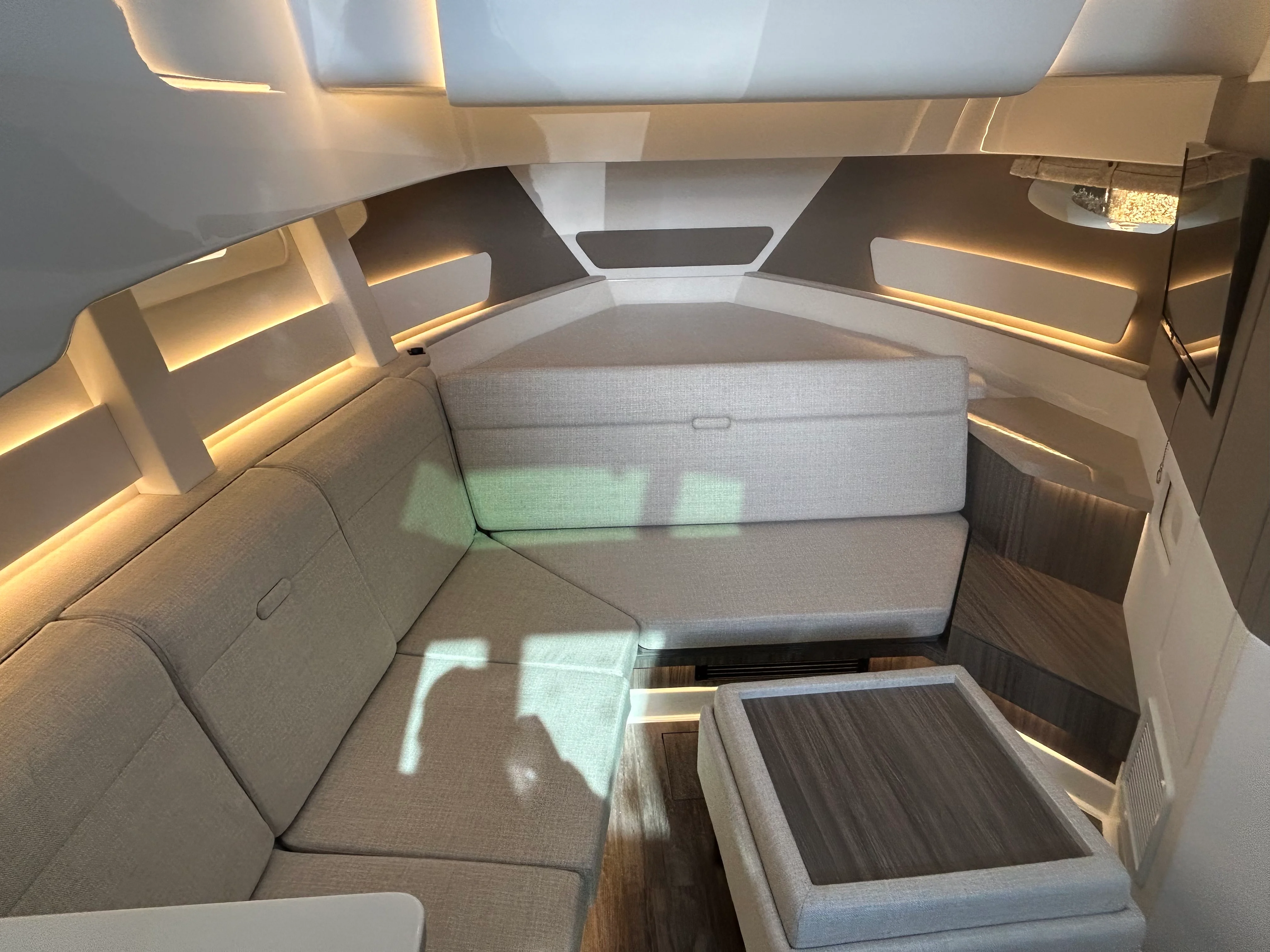 2026 Sea Ray Sundancer 370 Outboard Image Thumbnail #49