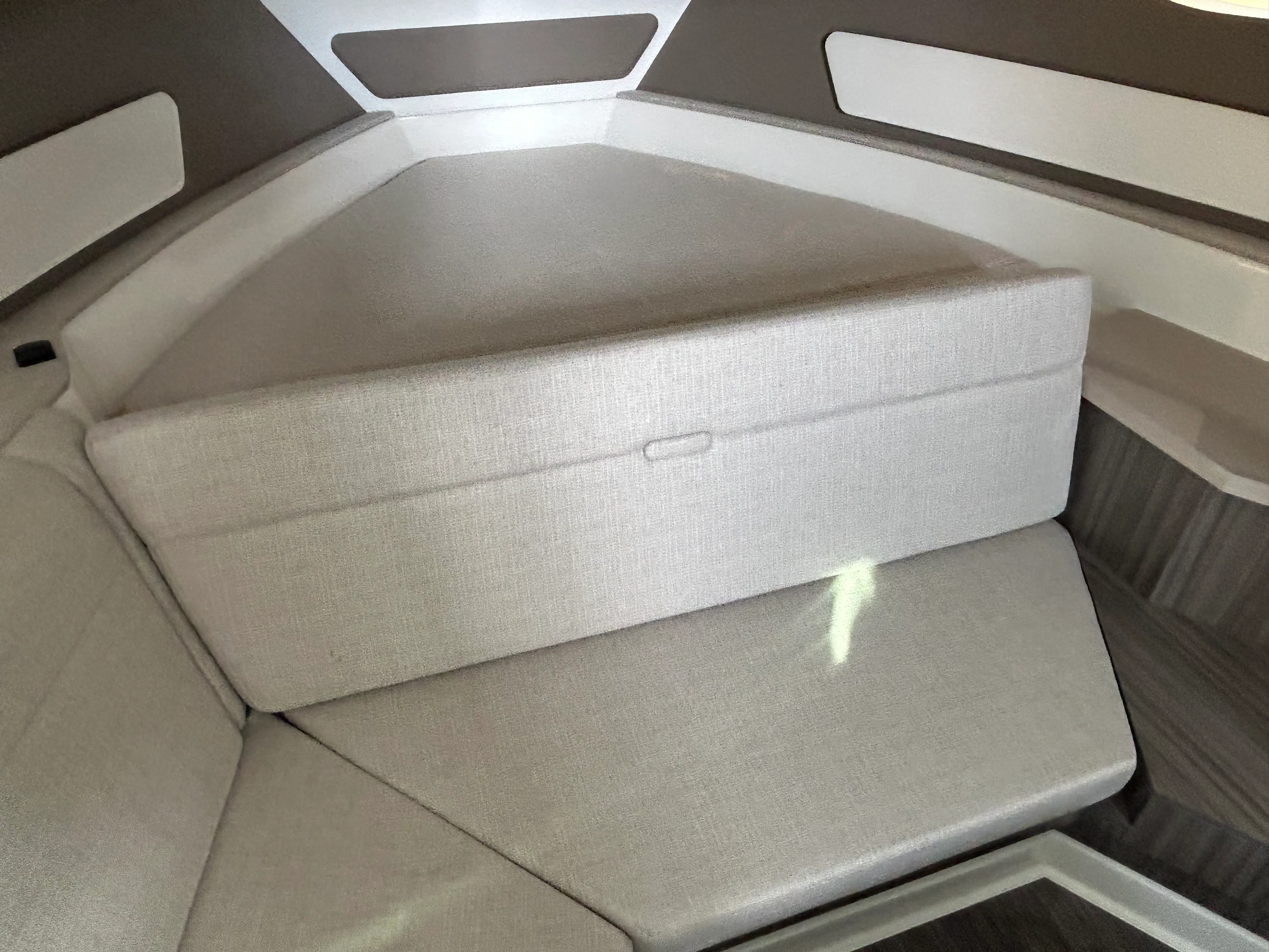 2026 Sea Ray Sundancer 370 Outboard Image Thumbnail #41