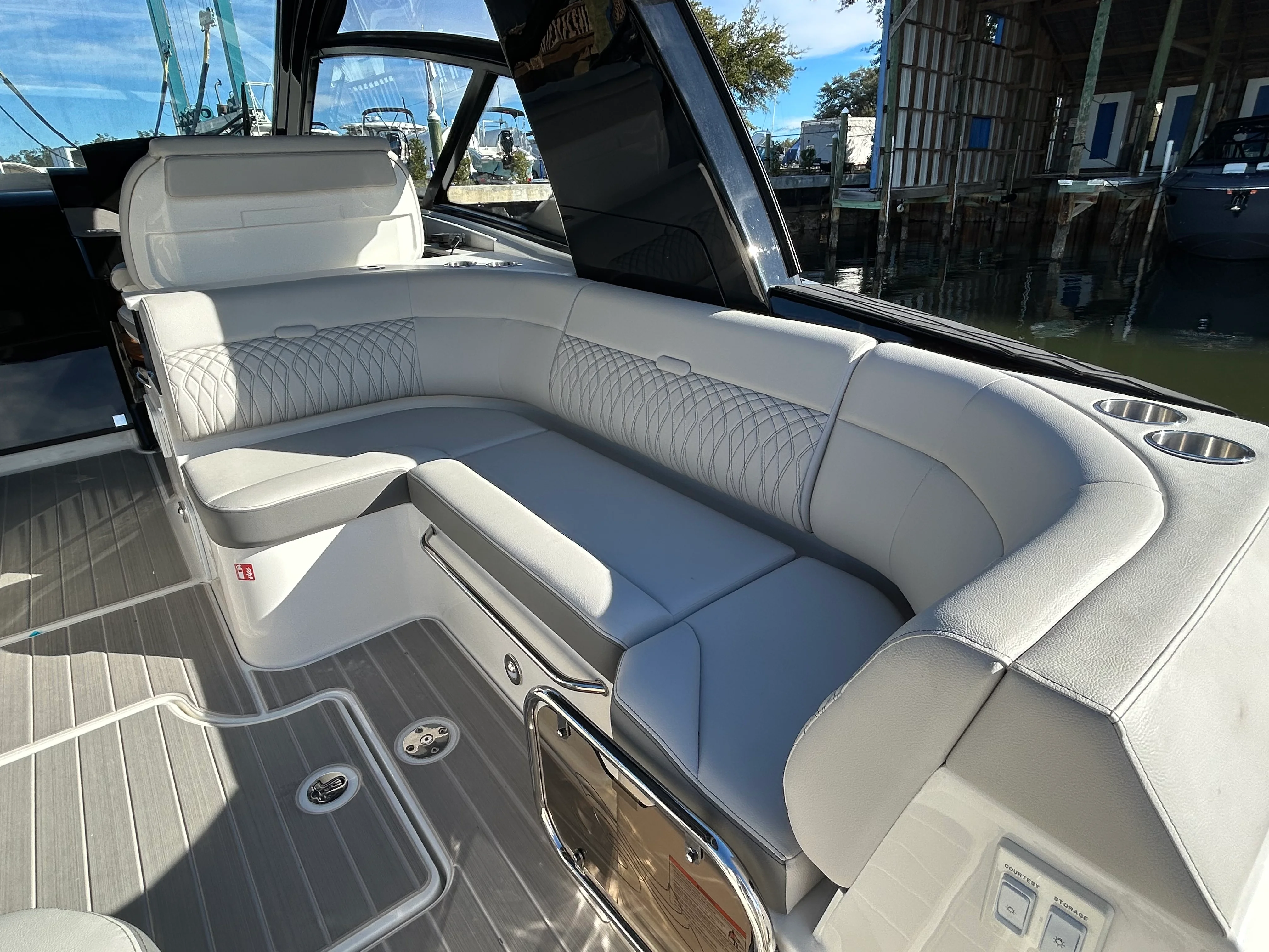 2026 Sea Ray Sundancer 370 Outboard Image Thumbnail #11