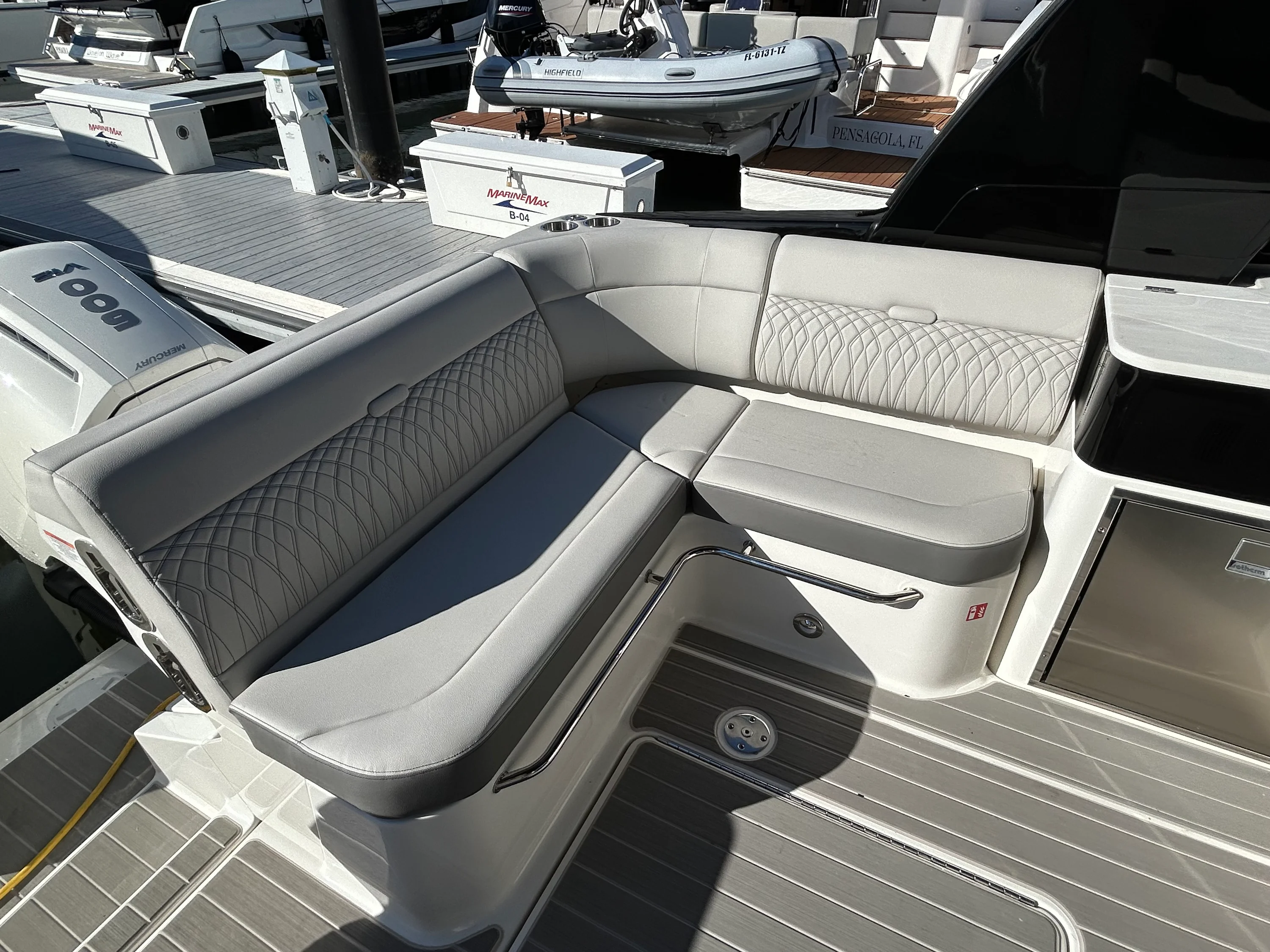 2026 Sea Ray Sundancer 370 Outboard Image Thumbnail #12