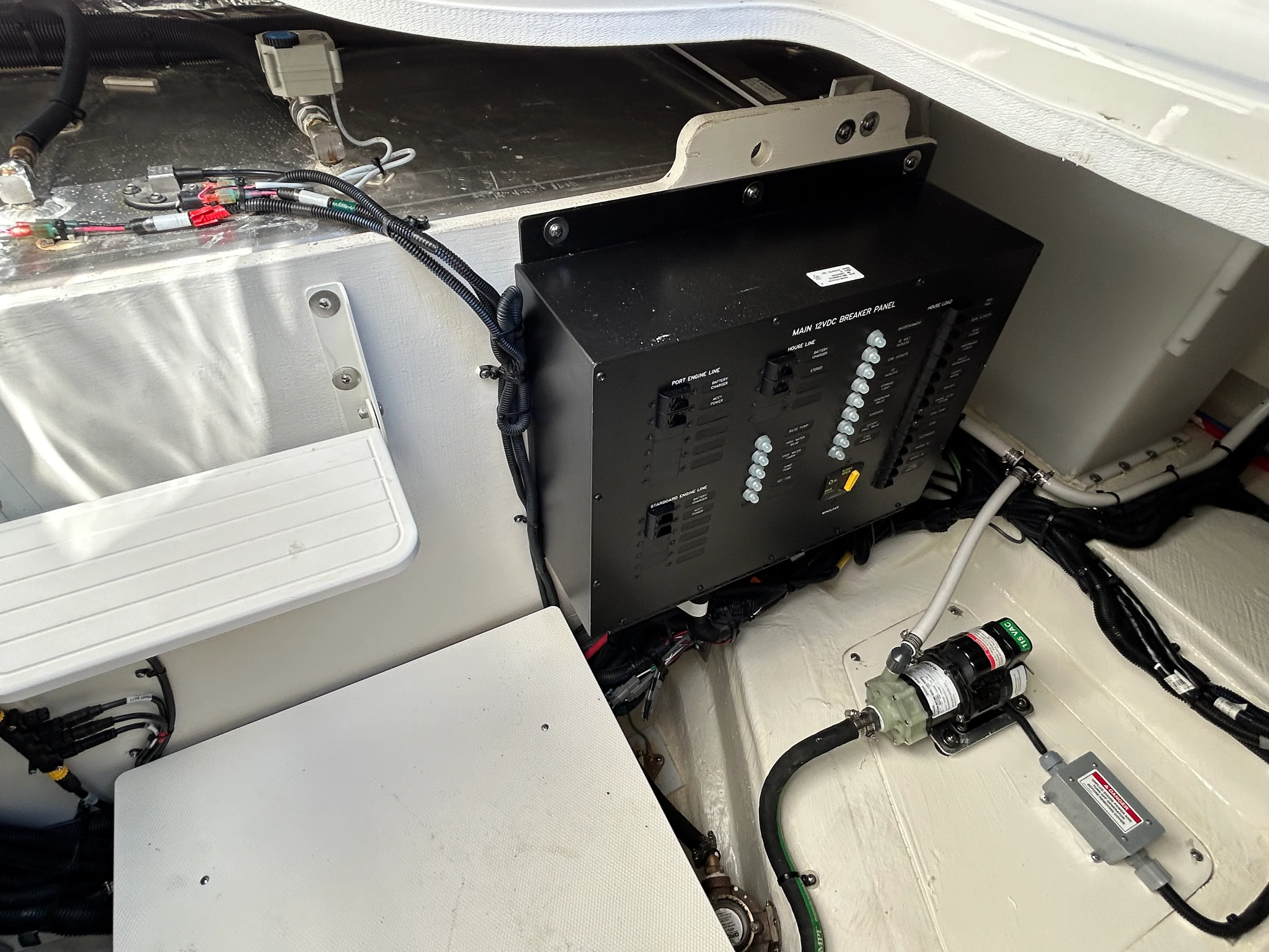 2026 Sea Ray Sundancer 370 Outboard Image Thumbnail #20