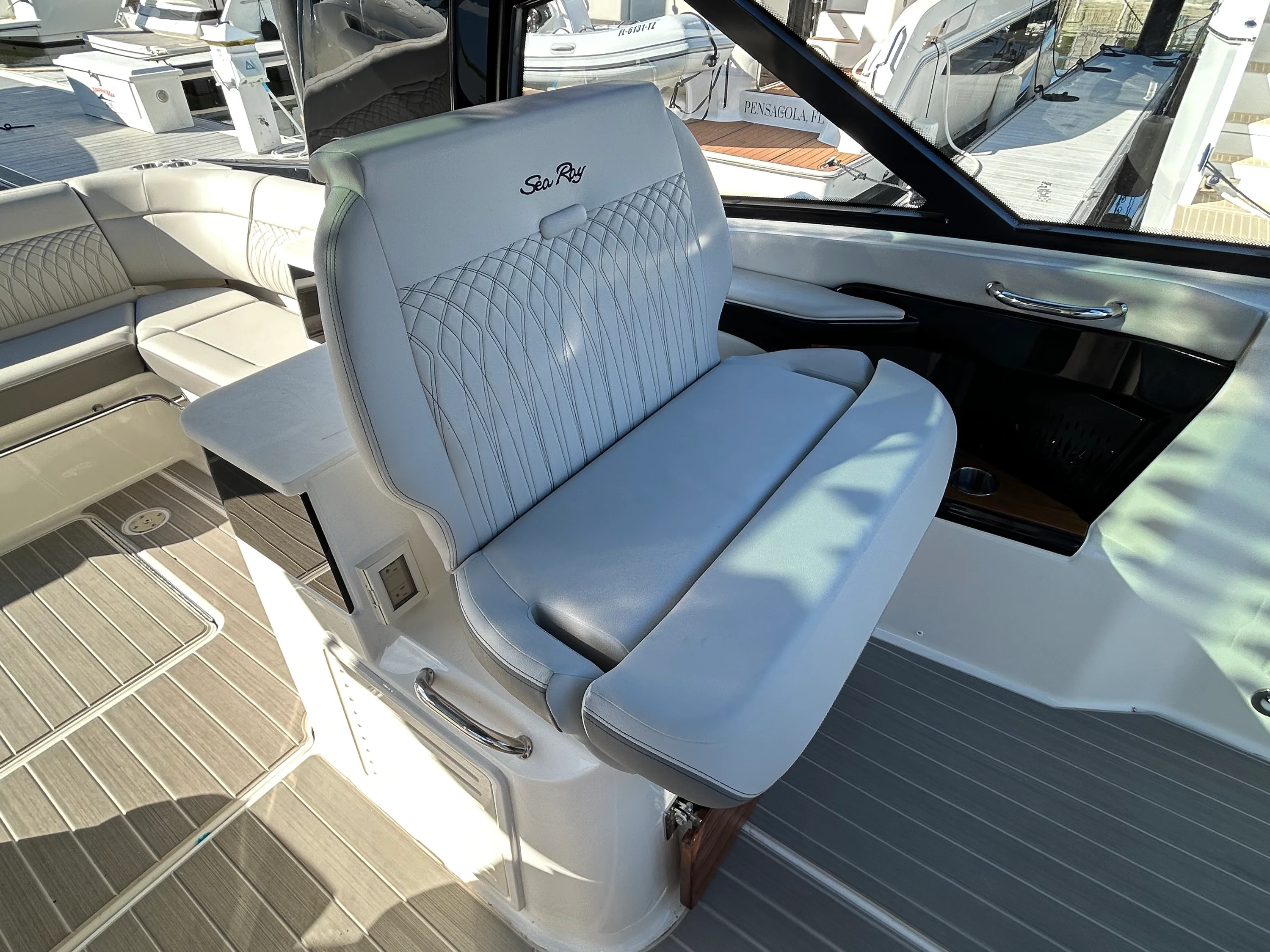 2026 Sea Ray Sundancer 370 Outboard Image Thumbnail #25