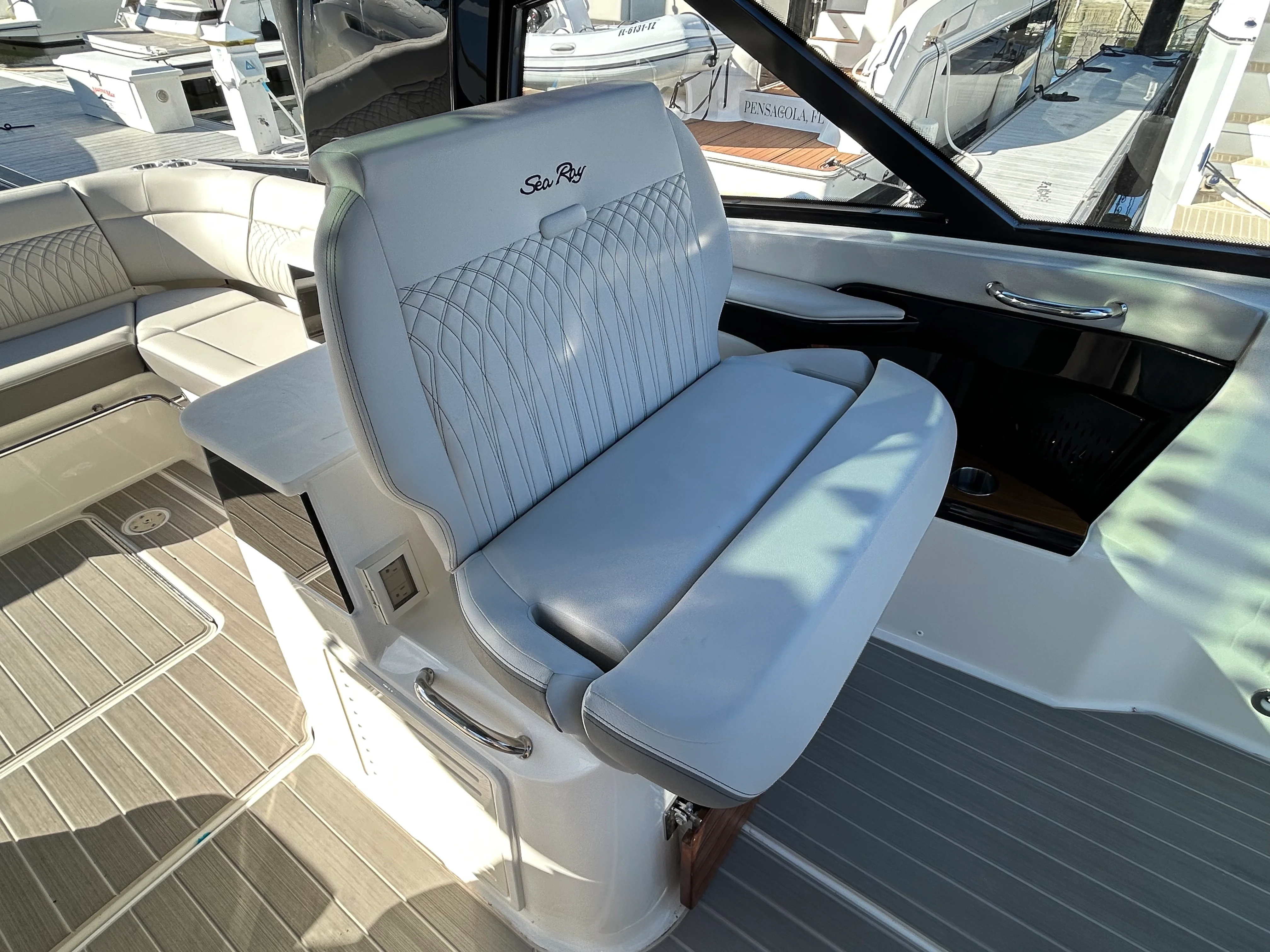 2026 Sea Ray Sundancer 370 Outboard Image Thumbnail #25