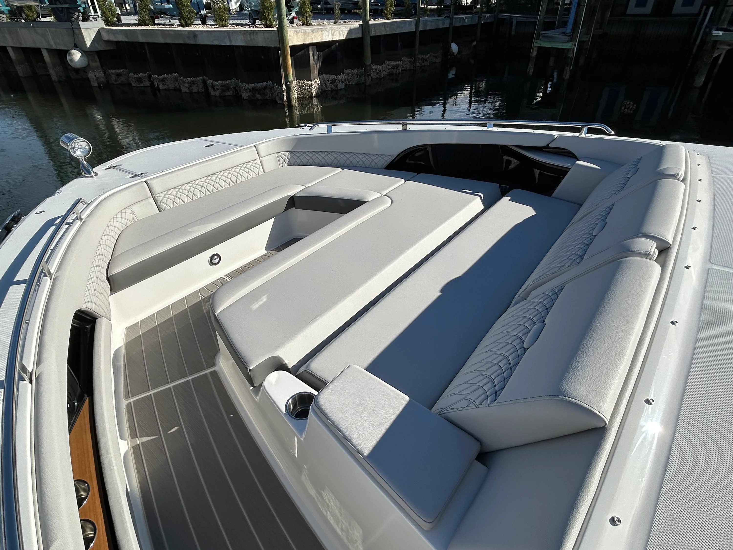 2026 Sea Ray Sundancer 370 Outboard Image Thumbnail #28