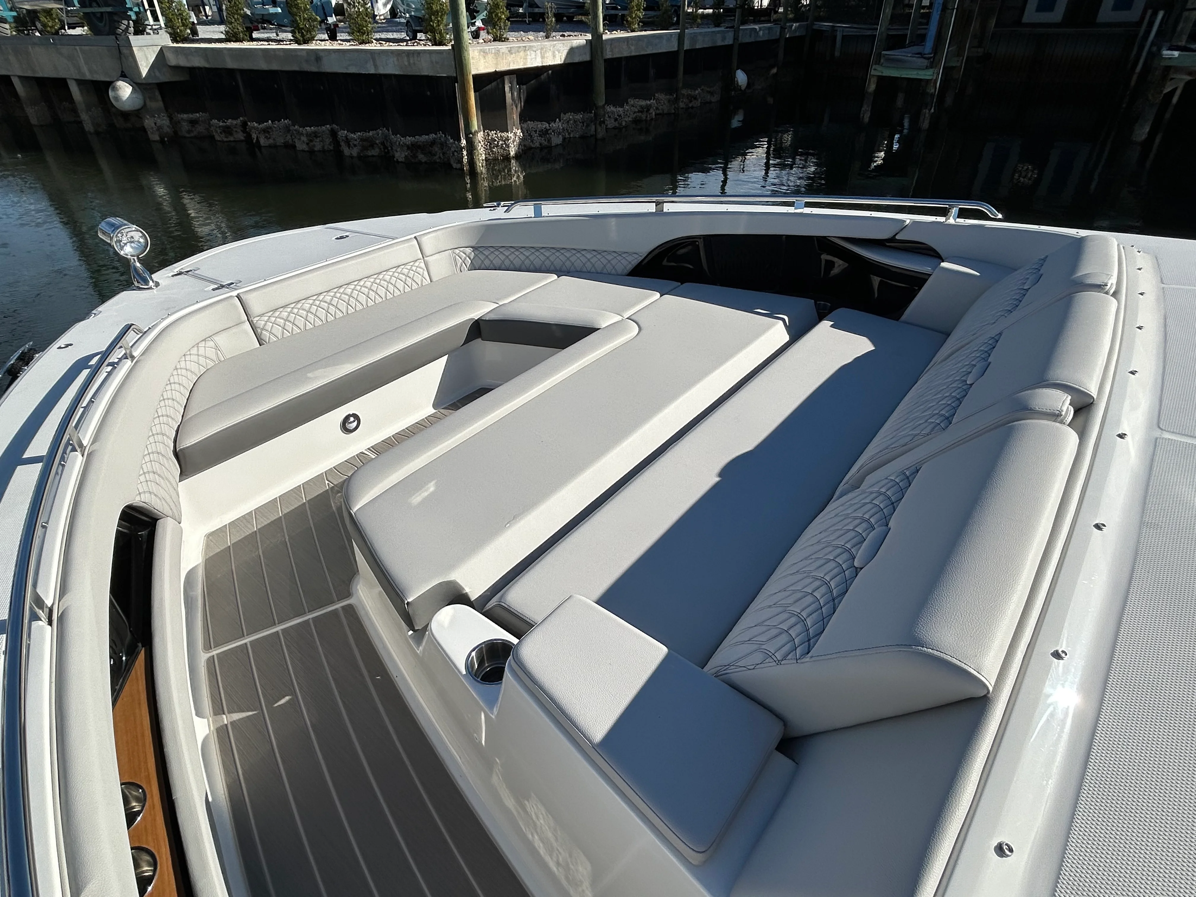 2026 Sea Ray Sundancer 370 Outboard Image Thumbnail #28