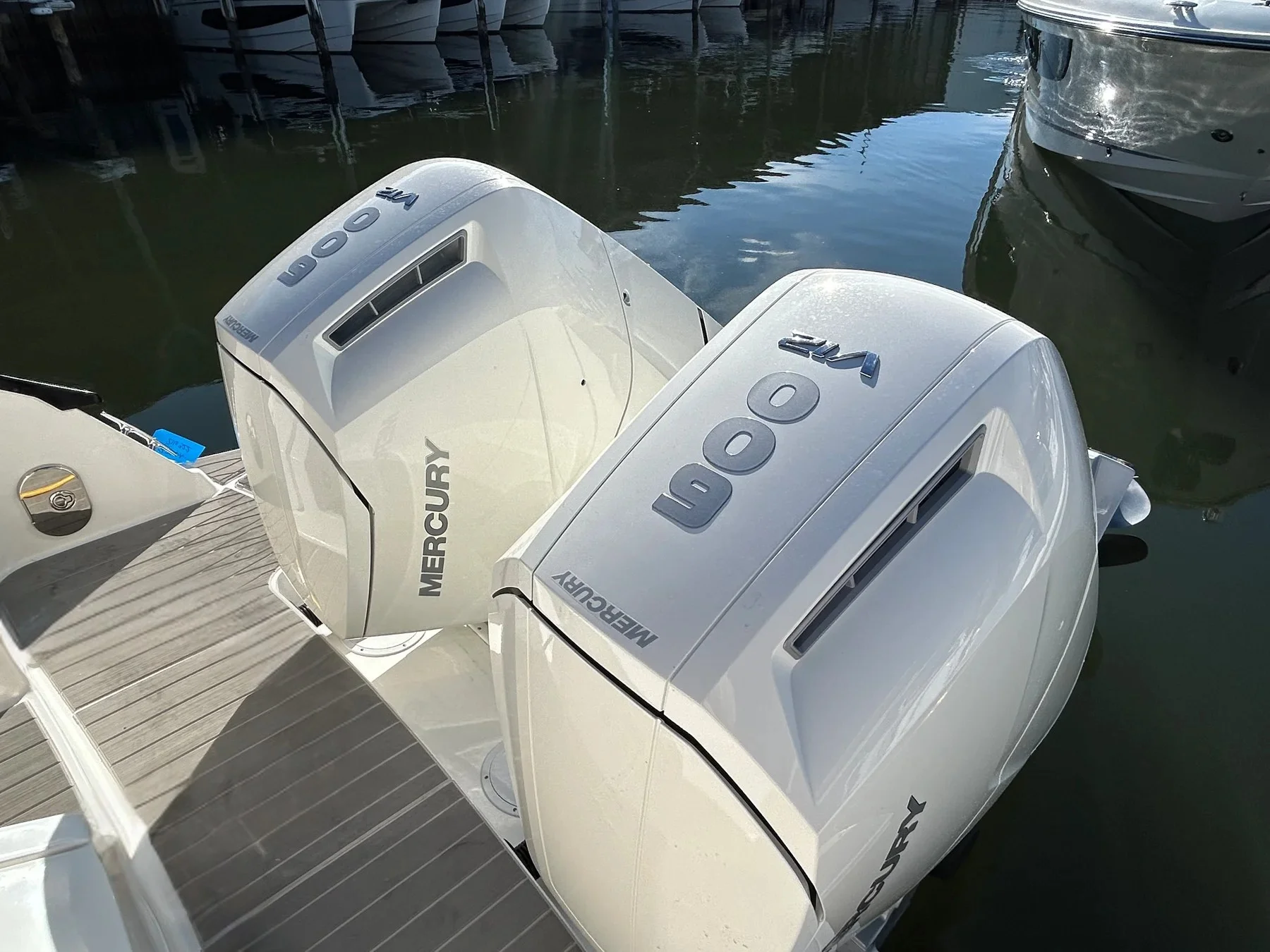 2026 Sea Ray Sundancer 370 Outboard Image Thumbnail #8