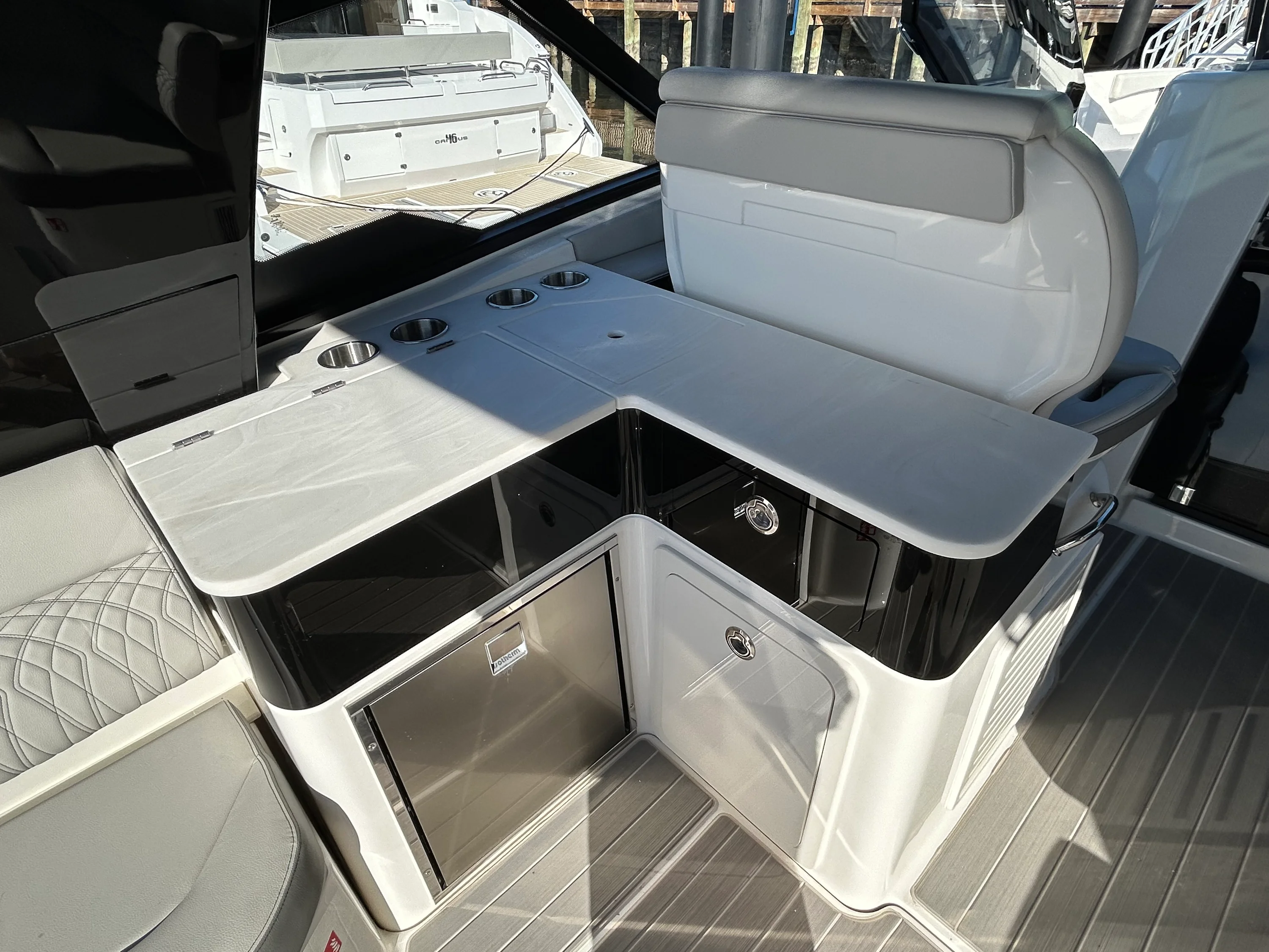 2026 Sea Ray Sundancer 370 Outboard Image Thumbnail #13