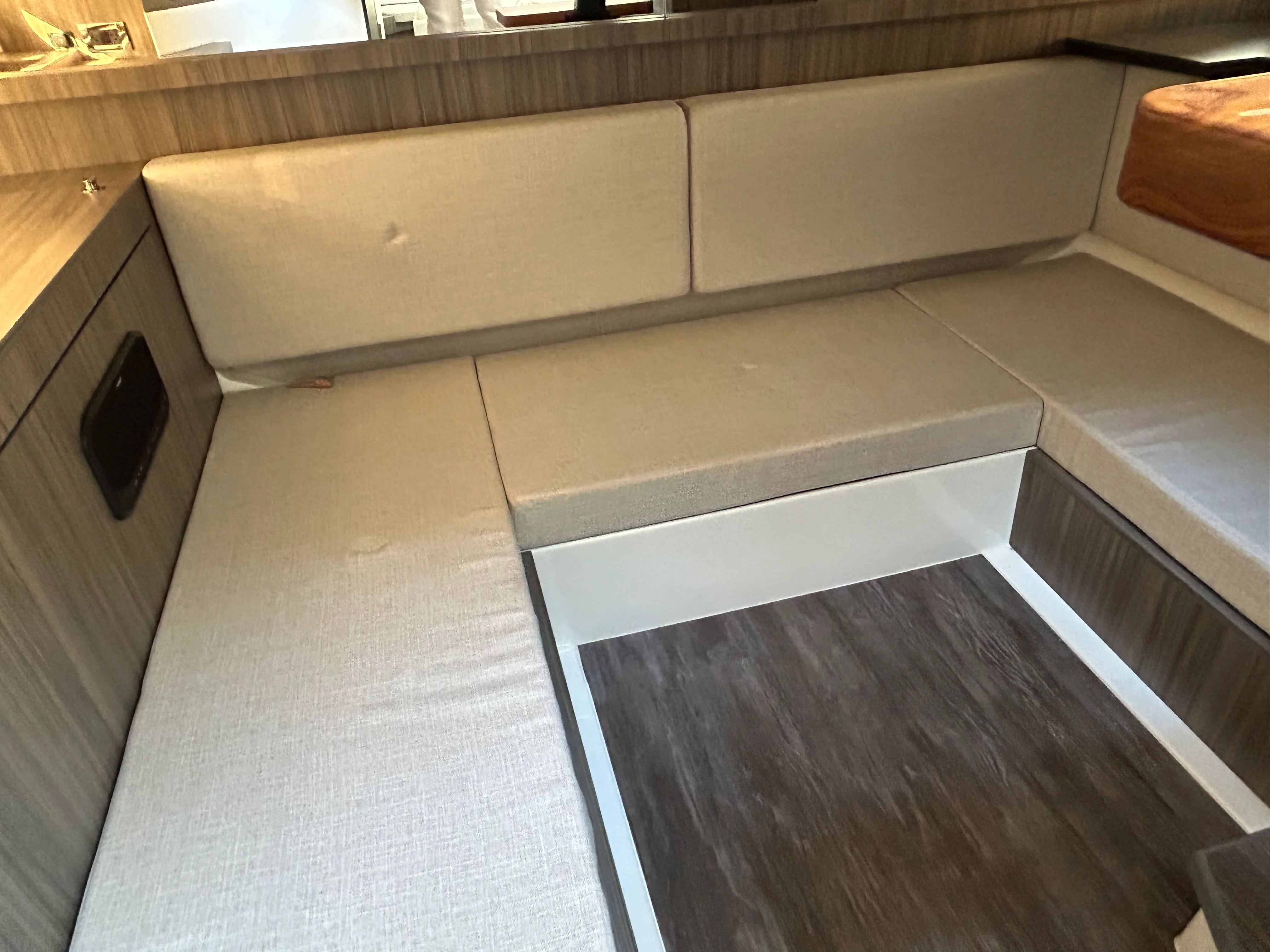 2026 Sea Ray Sundancer 370 Outboard Image Thumbnail #33