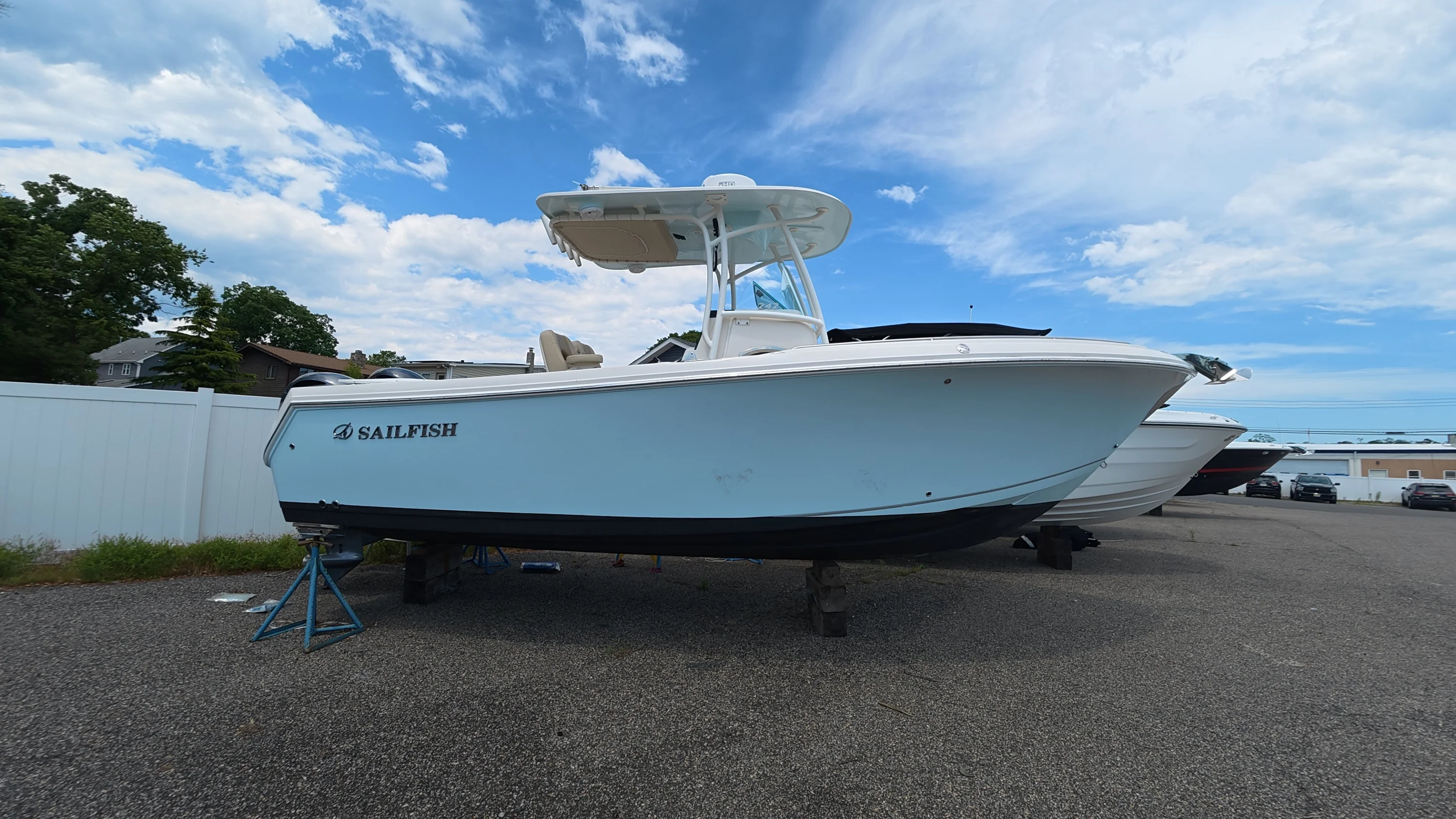 2021 Sailfish 242 CC Image Thumbnail #0