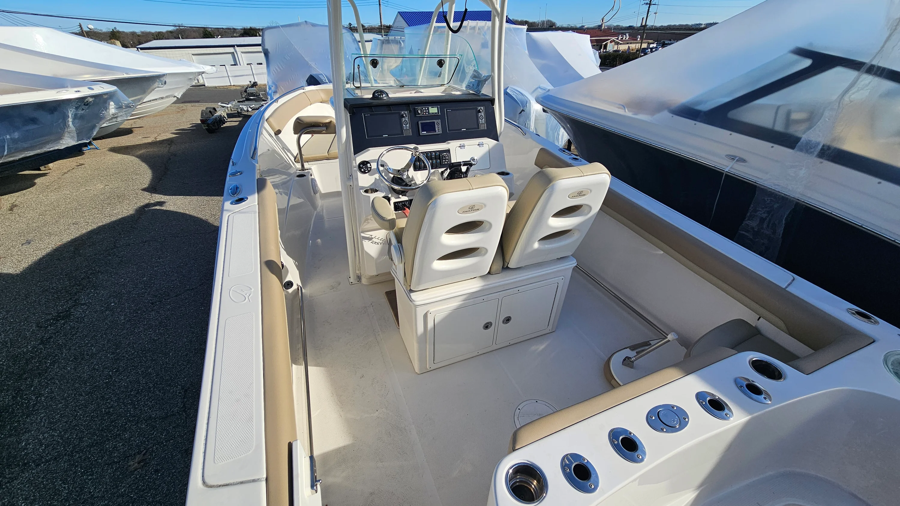 2021 Sailfish 242 CC Image Thumbnail #9