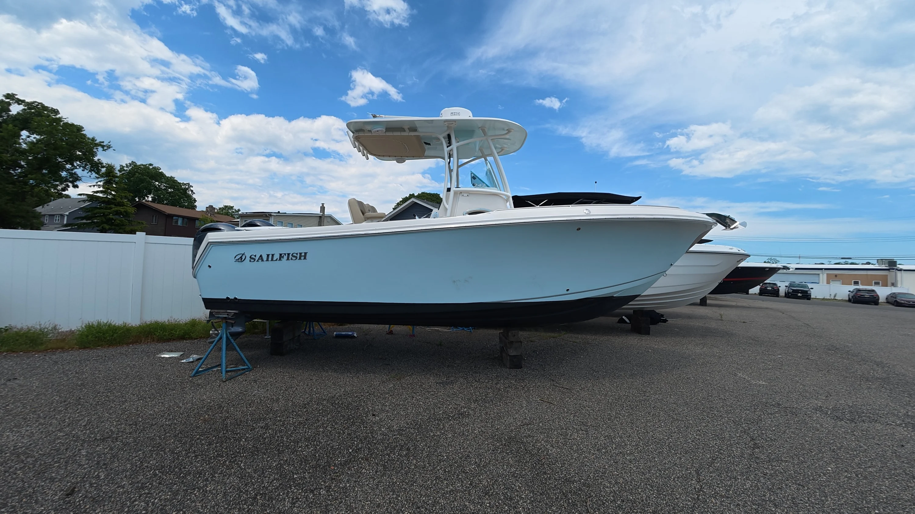 2021 Sailfish 242 CC Image Thumbnail #1