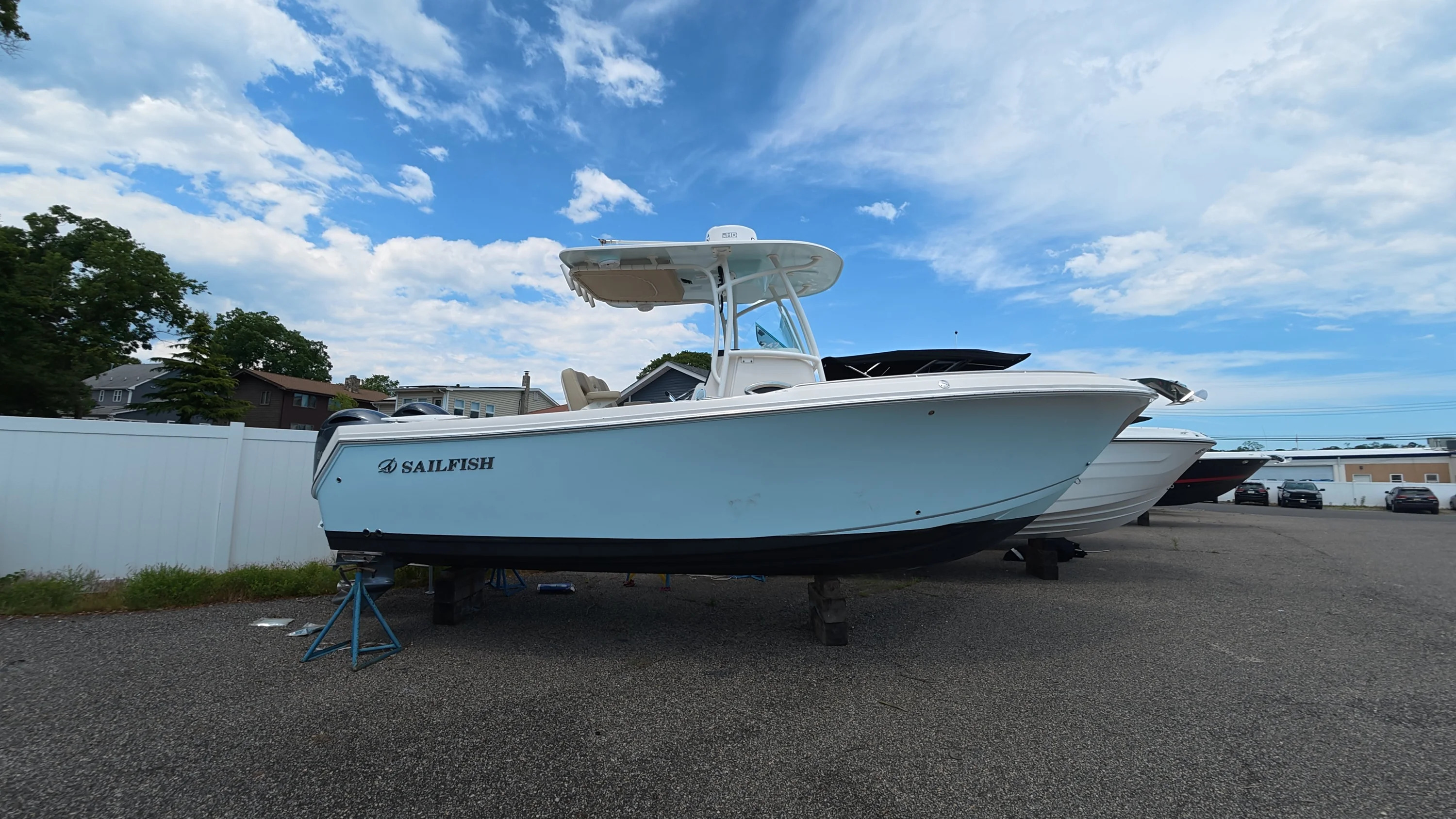 2021 Sailfish 242 CC Image Thumbnail #3