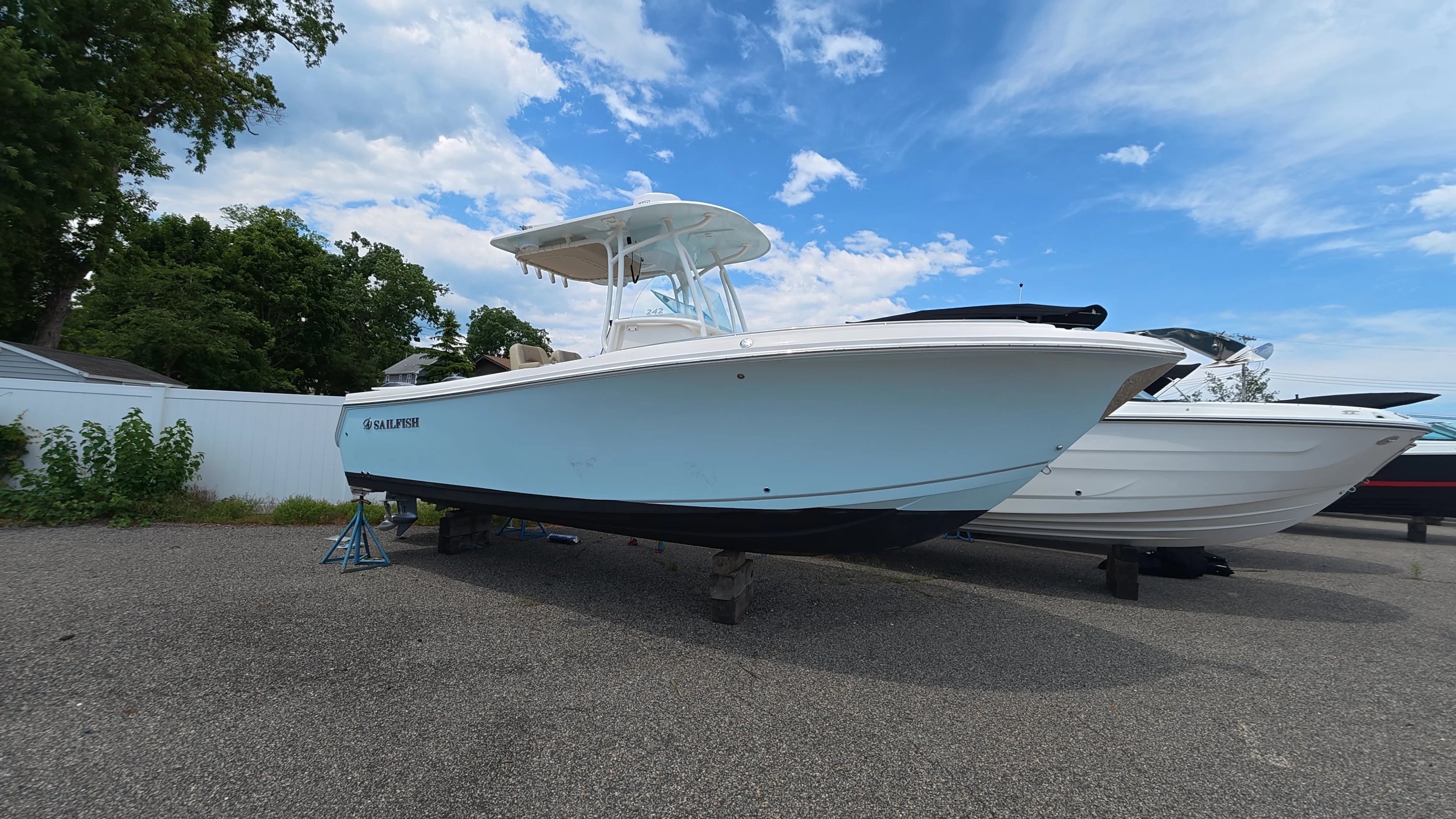 2021 Sailfish 242 CC Image Thumbnail #5