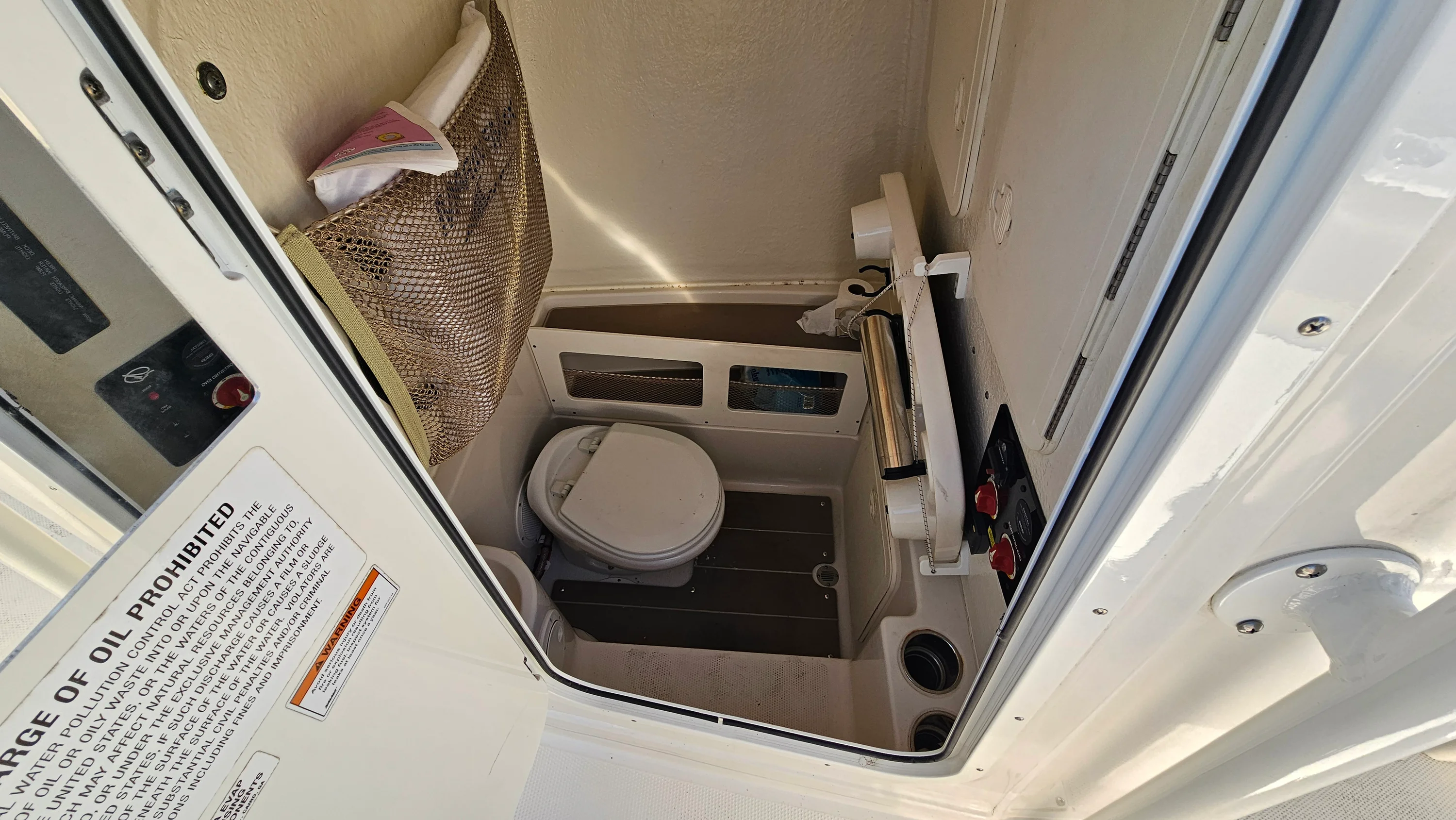 2021 Sailfish 242 CC Image Thumbnail #21