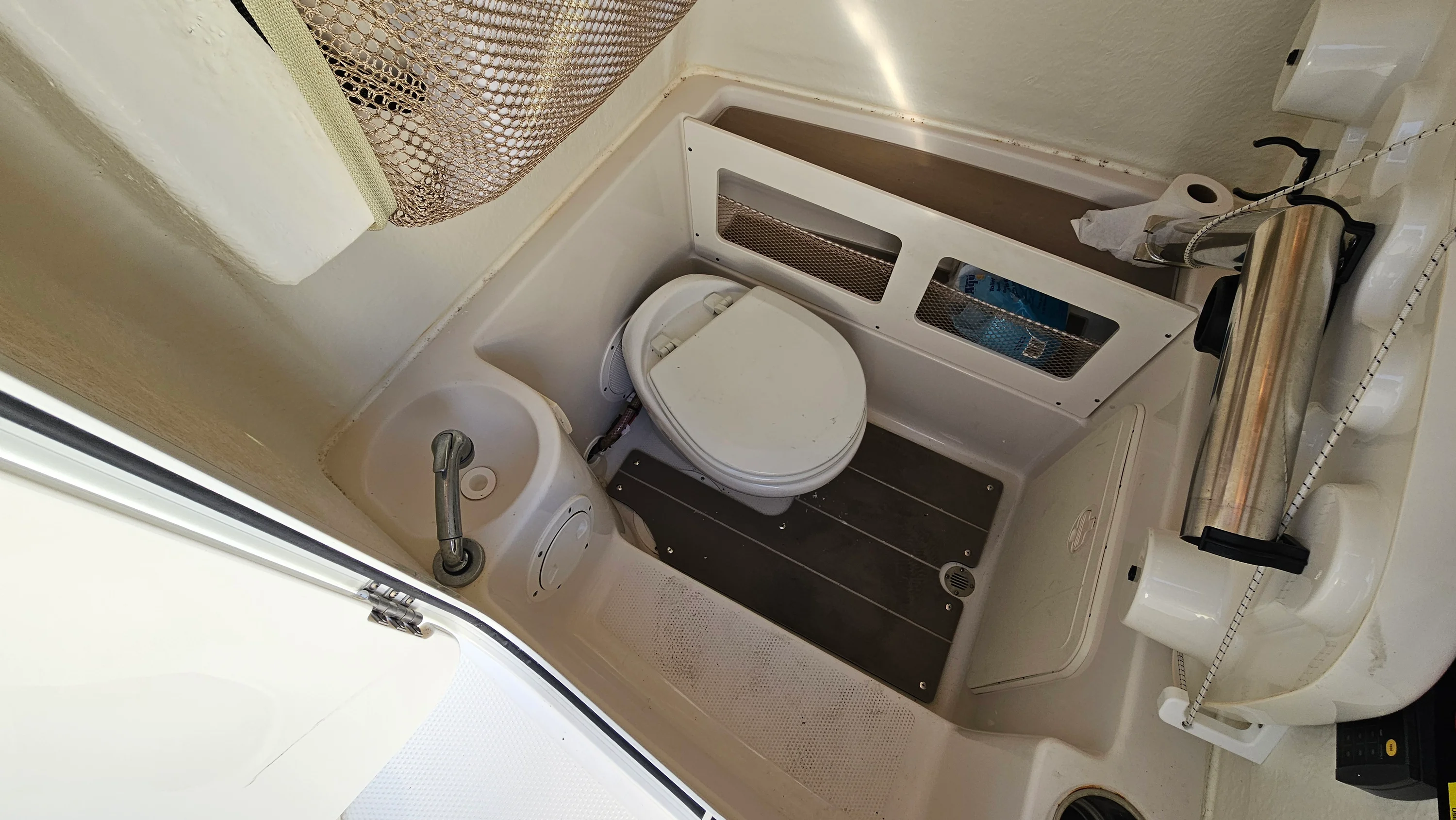 2021 Sailfish 242 CC Image Thumbnail #23