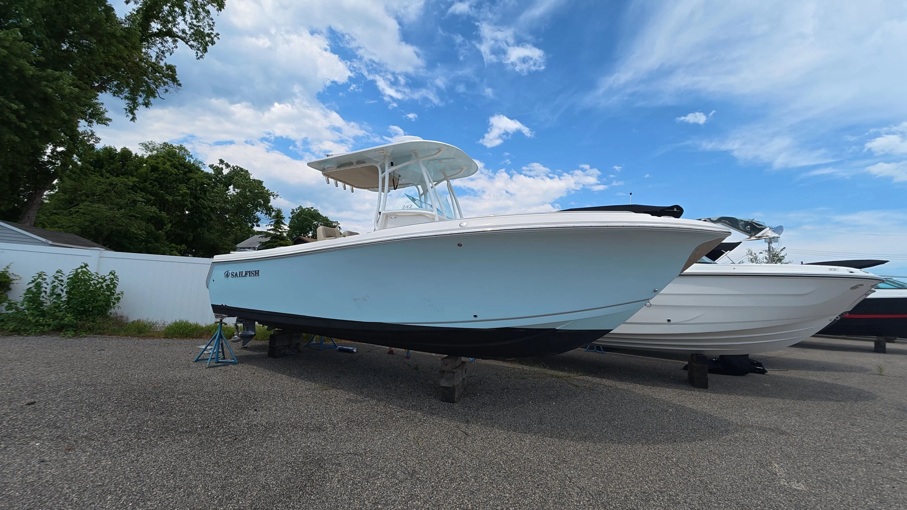 2021 Sailfish 242 CC Image Thumbnail #4