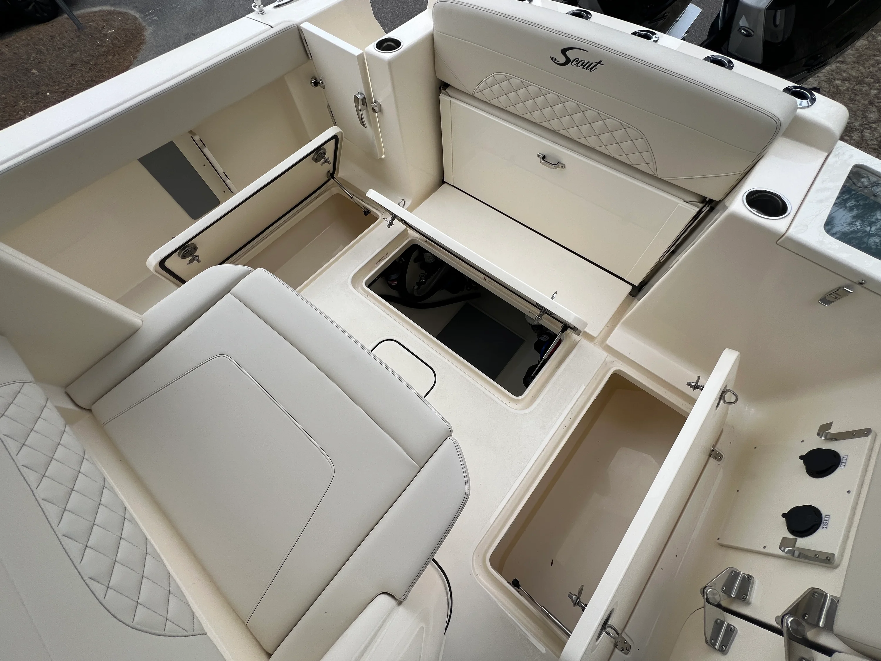 2026 Scout 330 LXF Image Thumbnail #14