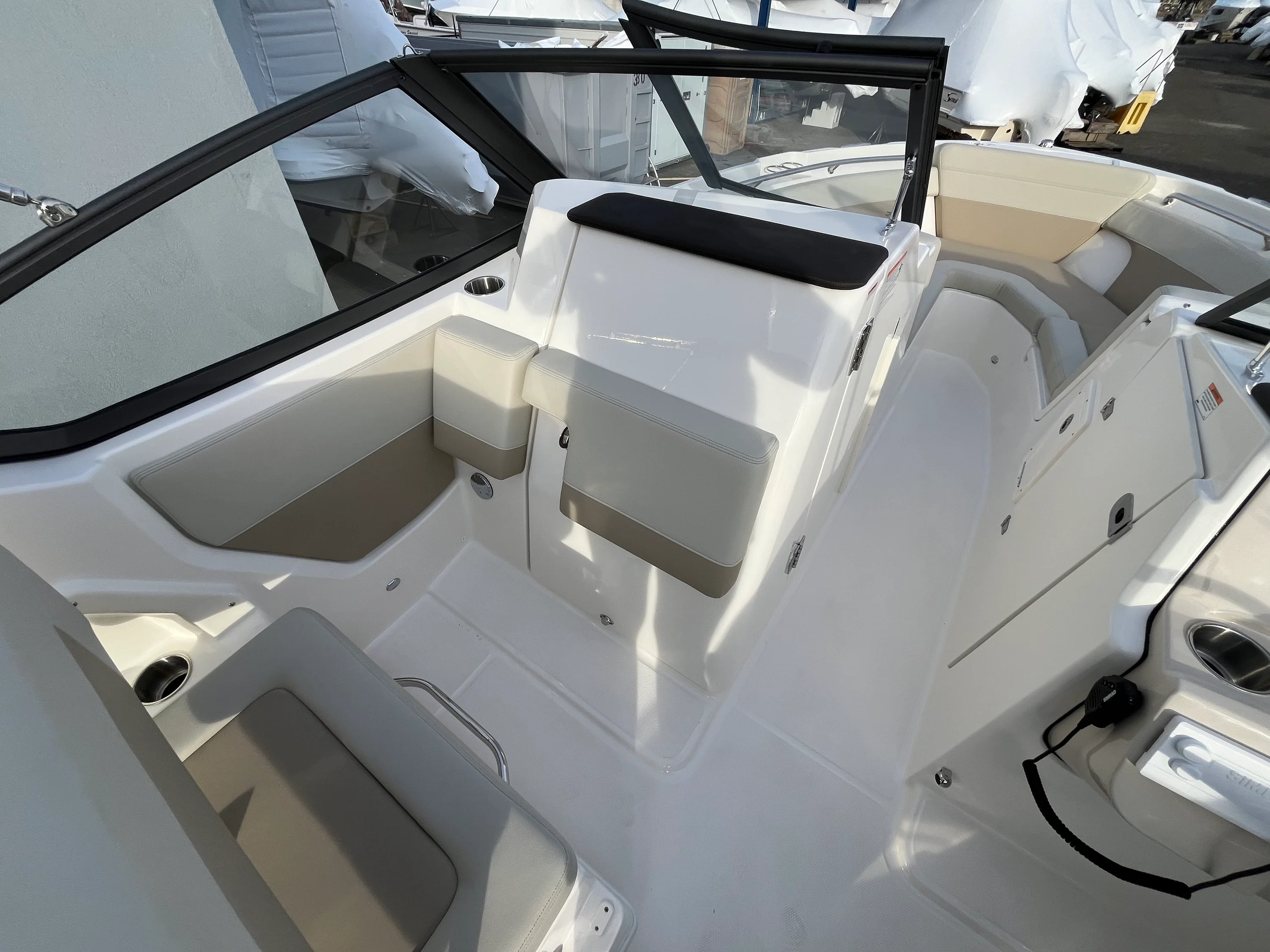 2026 Boston Whaler 210 Vantage Image Thumbnail #9