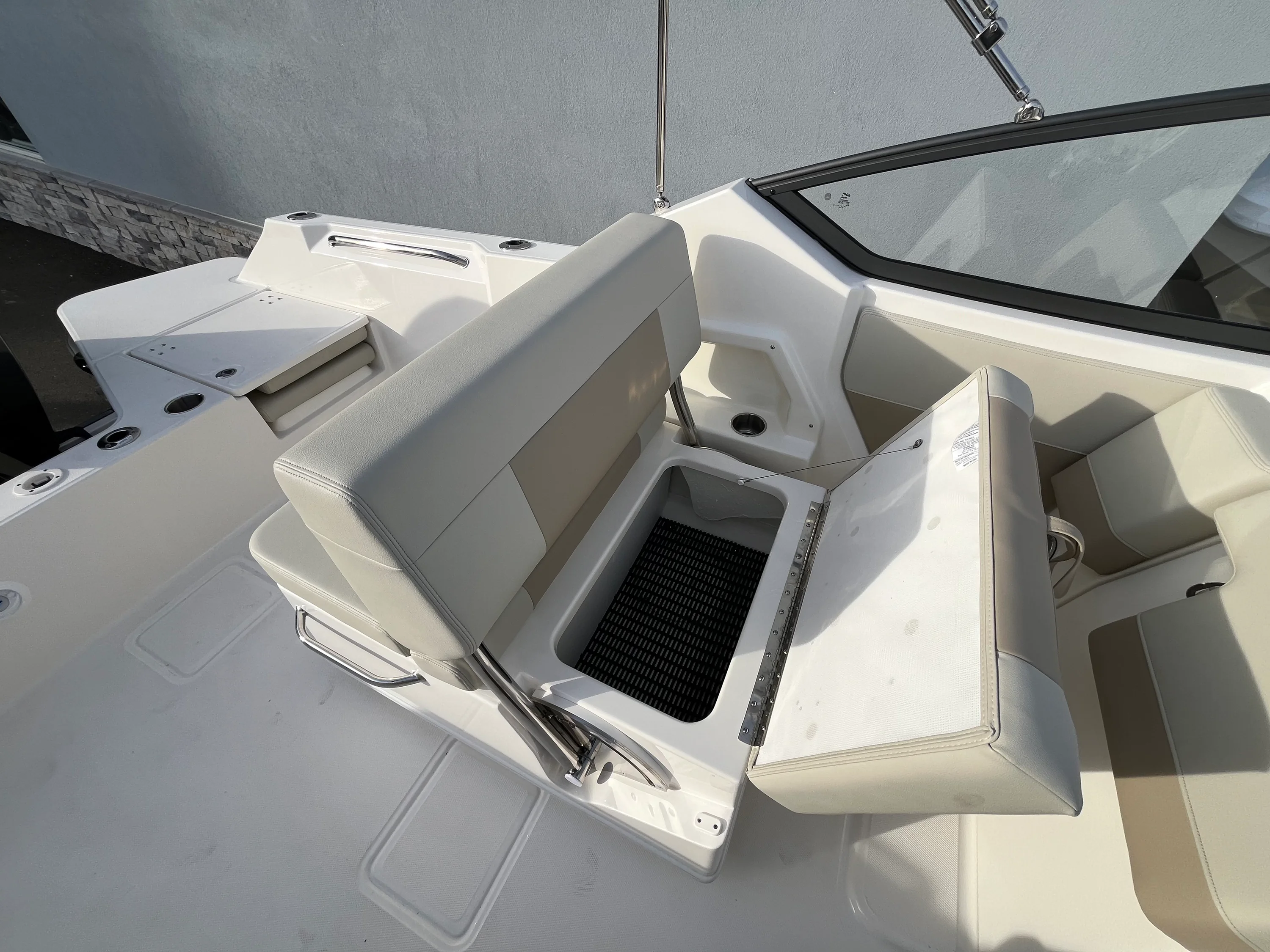 2026 Boston Whaler 210 Vantage Image Thumbnail #7