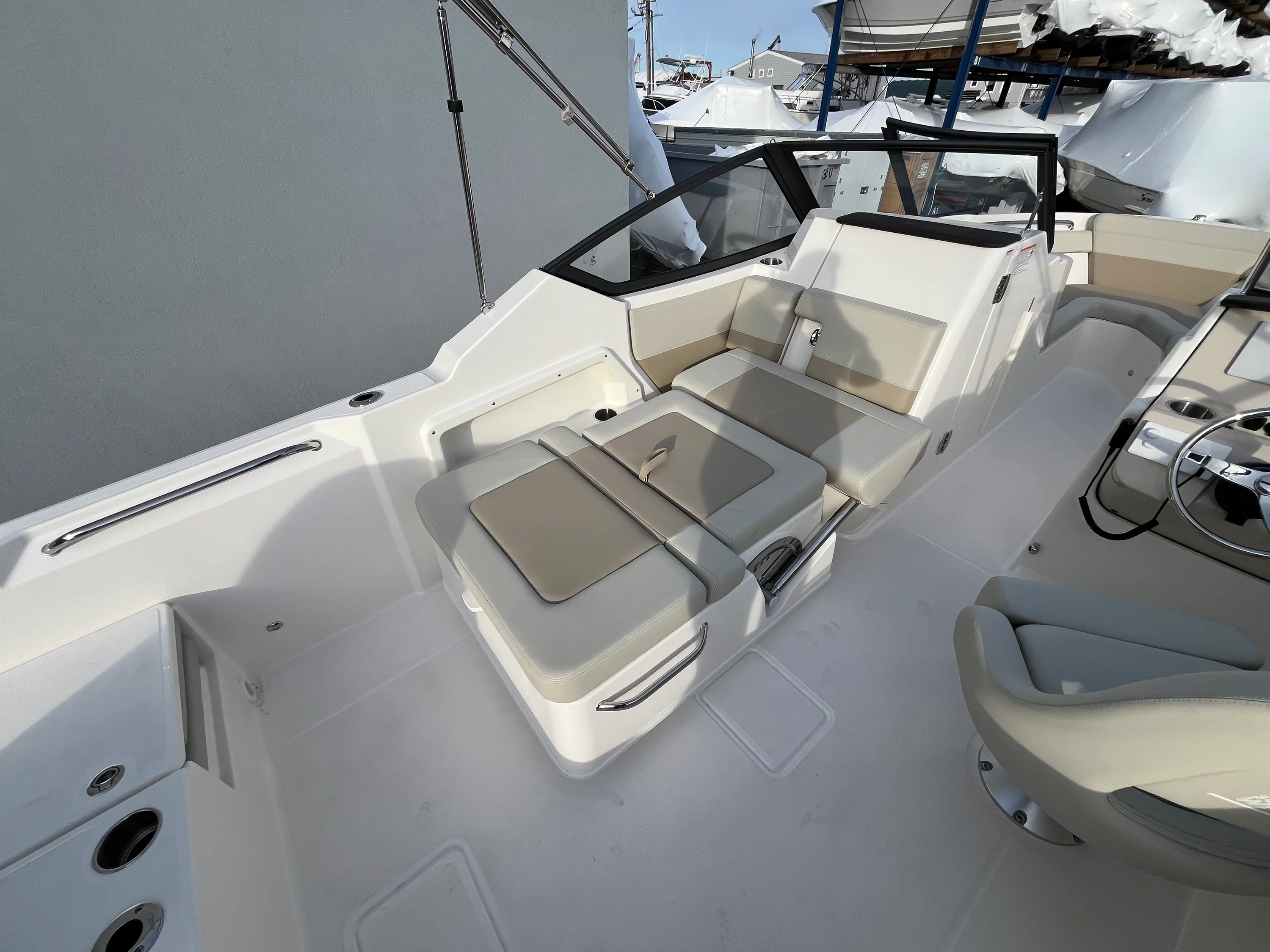 2026 Boston Whaler 210 Vantage Image Thumbnail #8