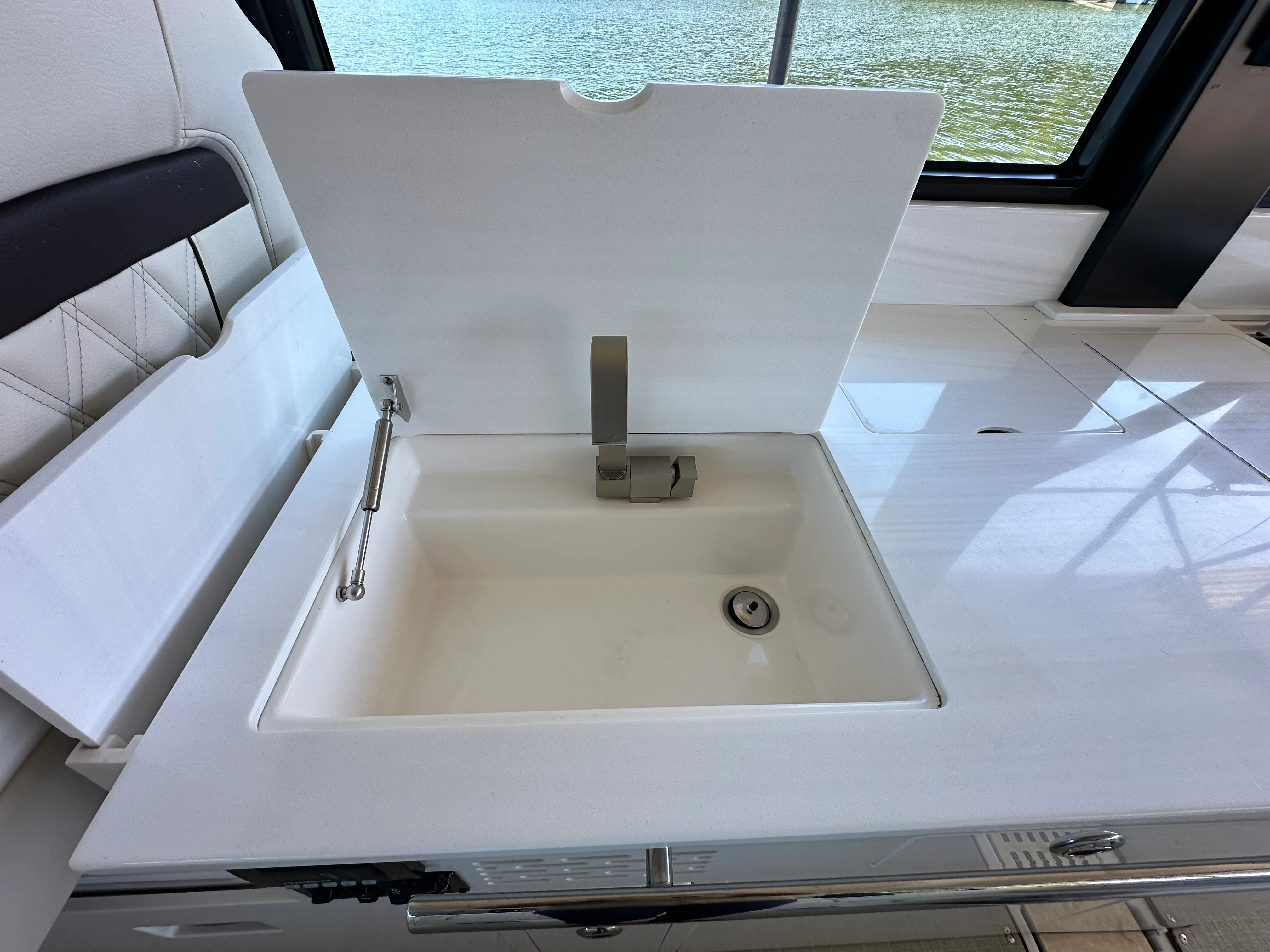 2022 Regal 36 GRAND COUPE Image Thumbnail #17