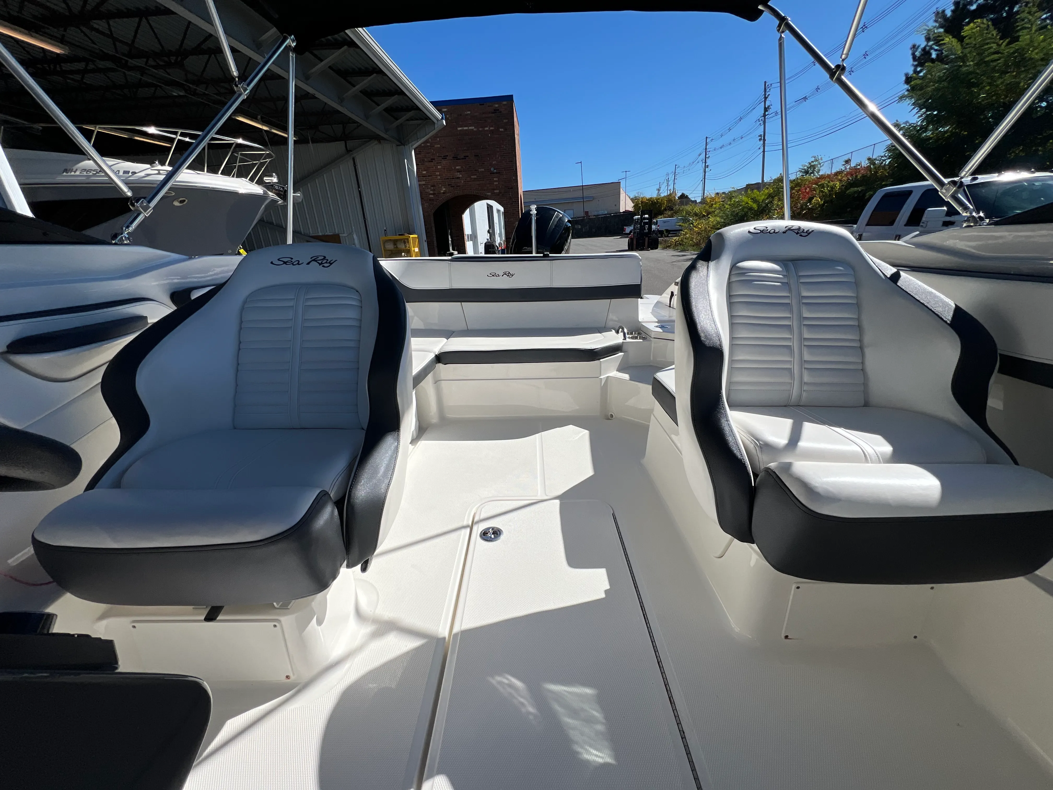 2018 Sea Ray SPX 210 OB Image Thumbnail #9