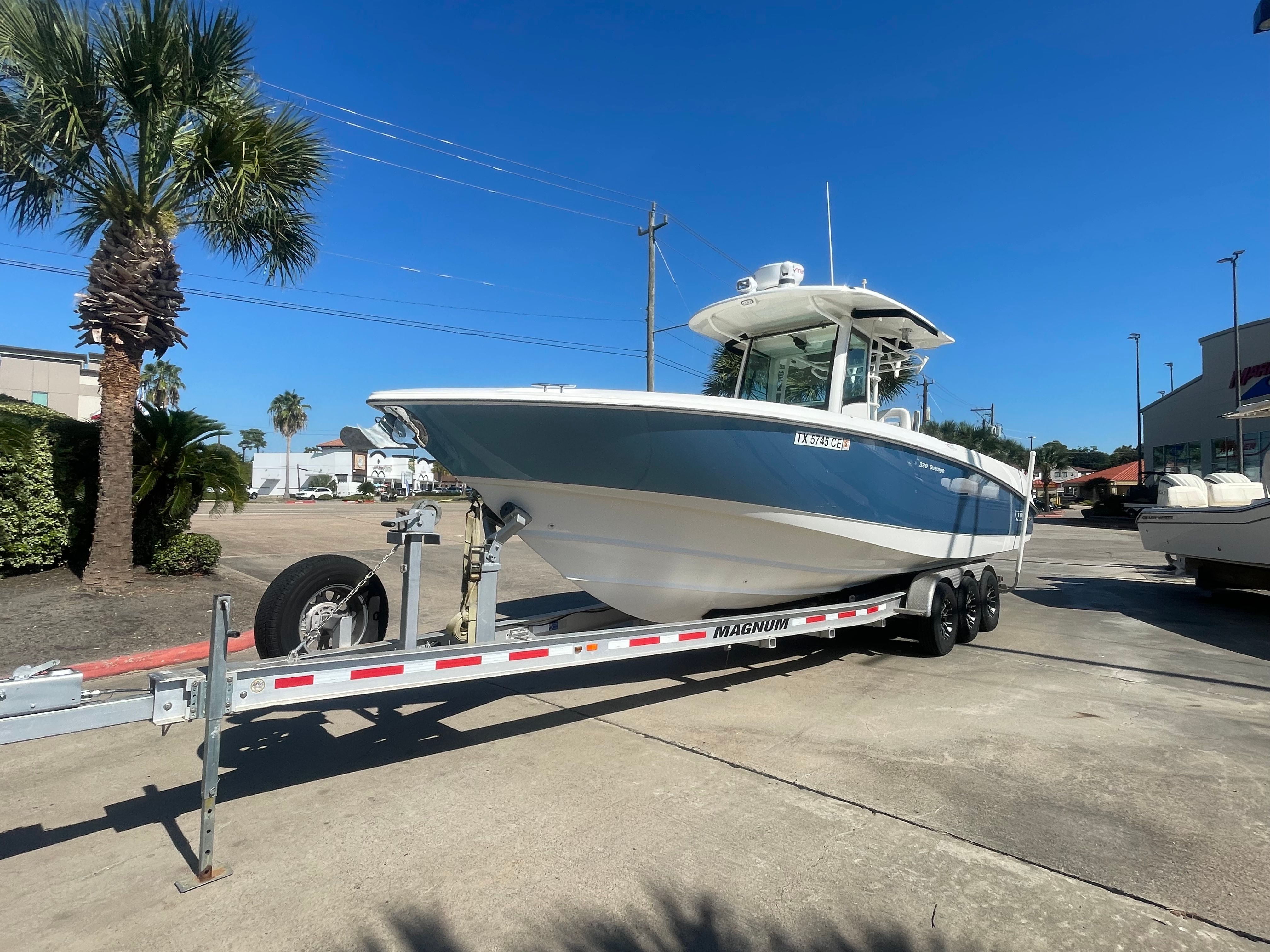 2013 Boston Whaler 320 OUTRAGE Image Thumbnail #2