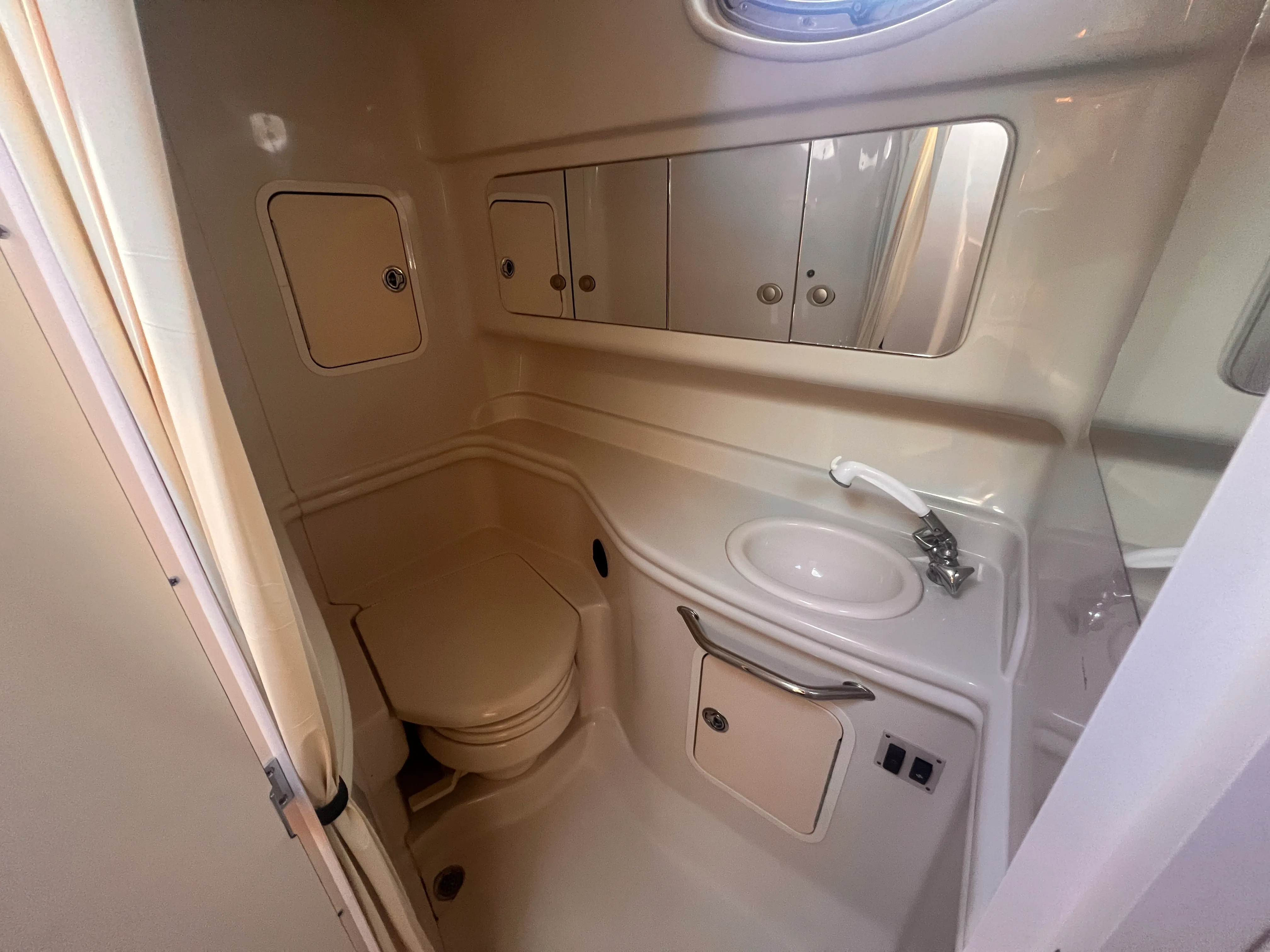 2006 Sea Ray 320 Sundancer Image Thumbnail #16