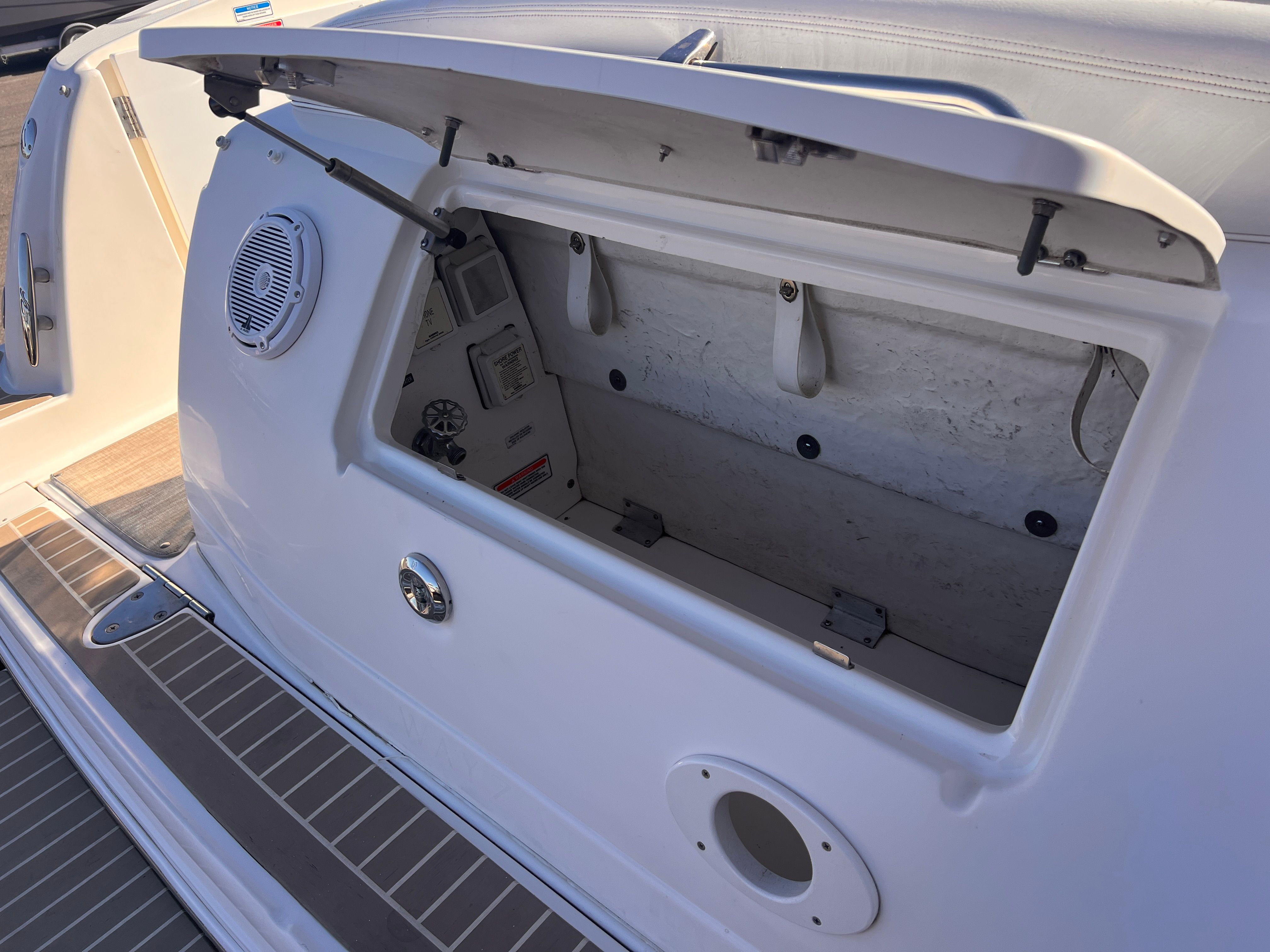 2006 Sea Ray 320 Sundancer Image Thumbnail #8