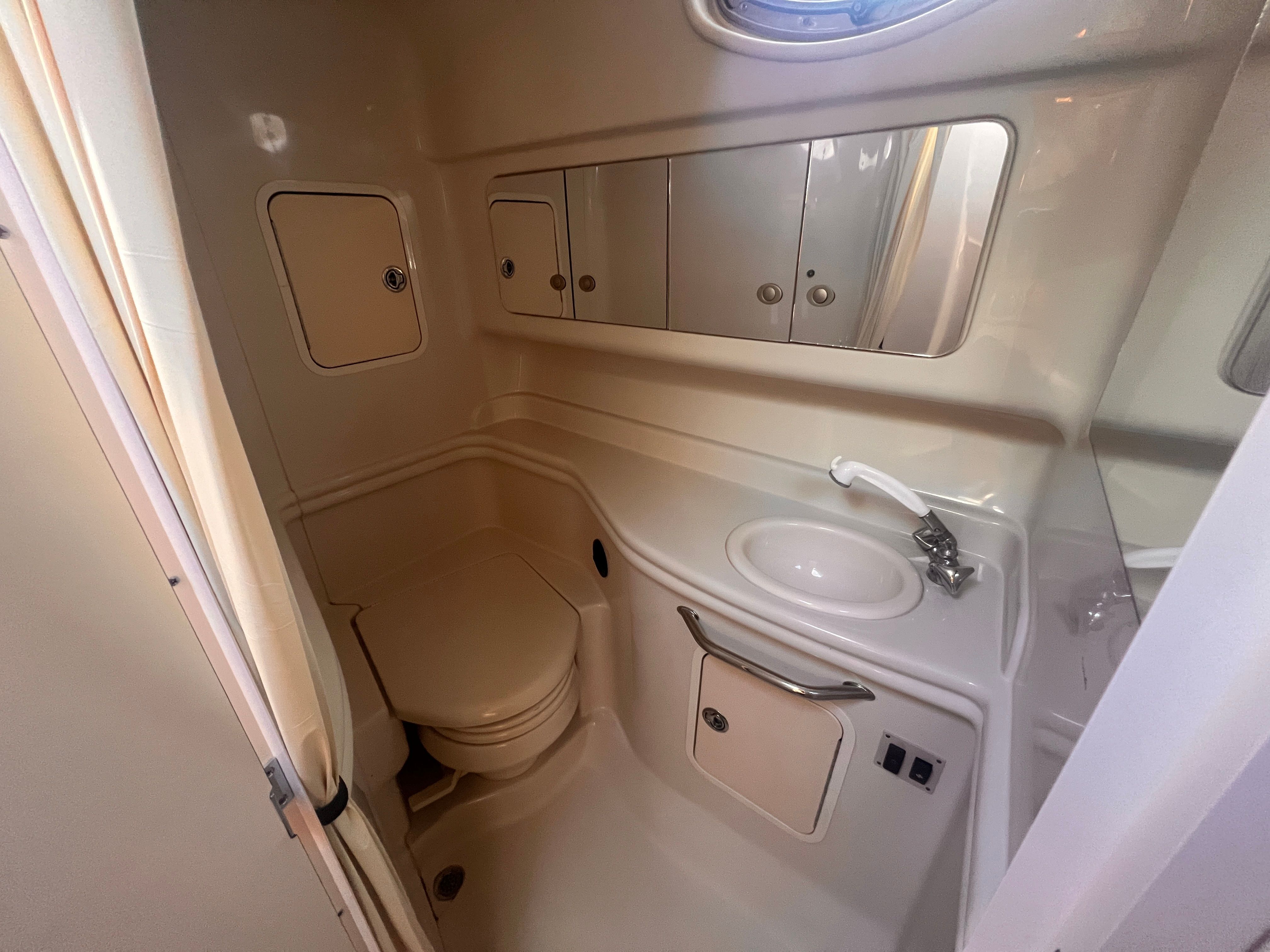 2006 Sea Ray 320 Sundancer Image Thumbnail #16