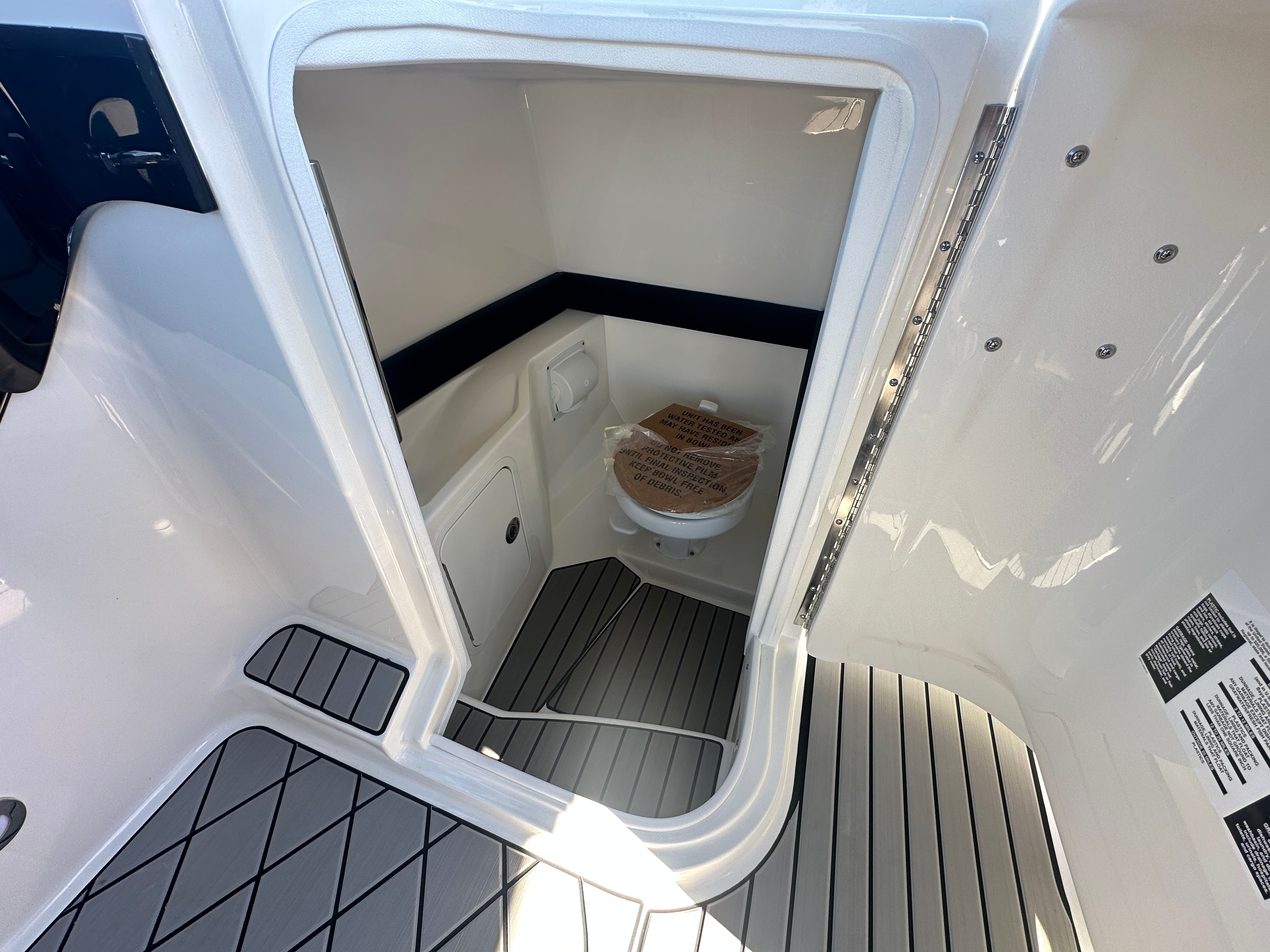 2026 Sea Ray SLX 280 Outboard Image Thumbnail #26