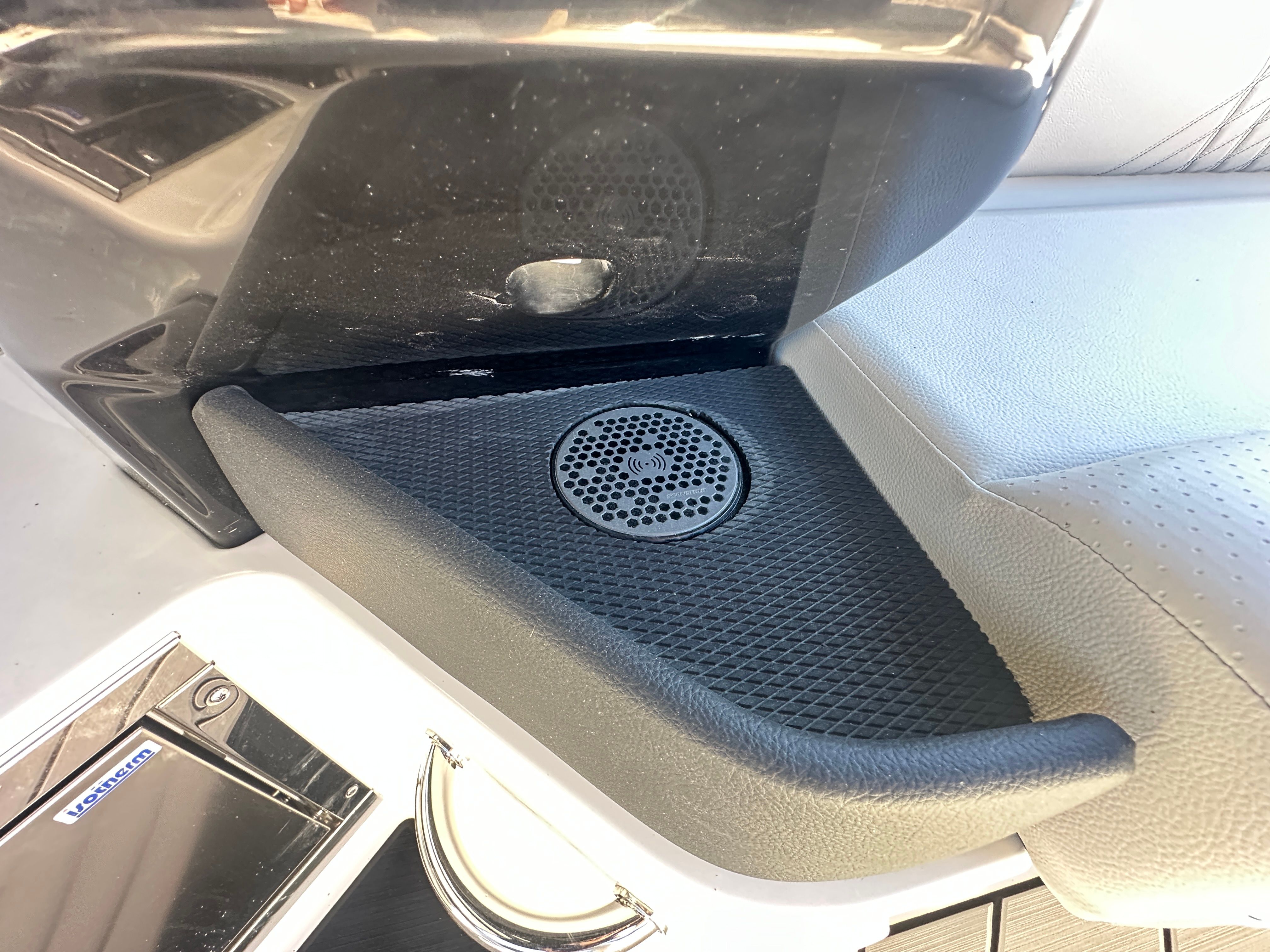 2026 Sea Ray SLX 280 Outboard Image Thumbnail #39