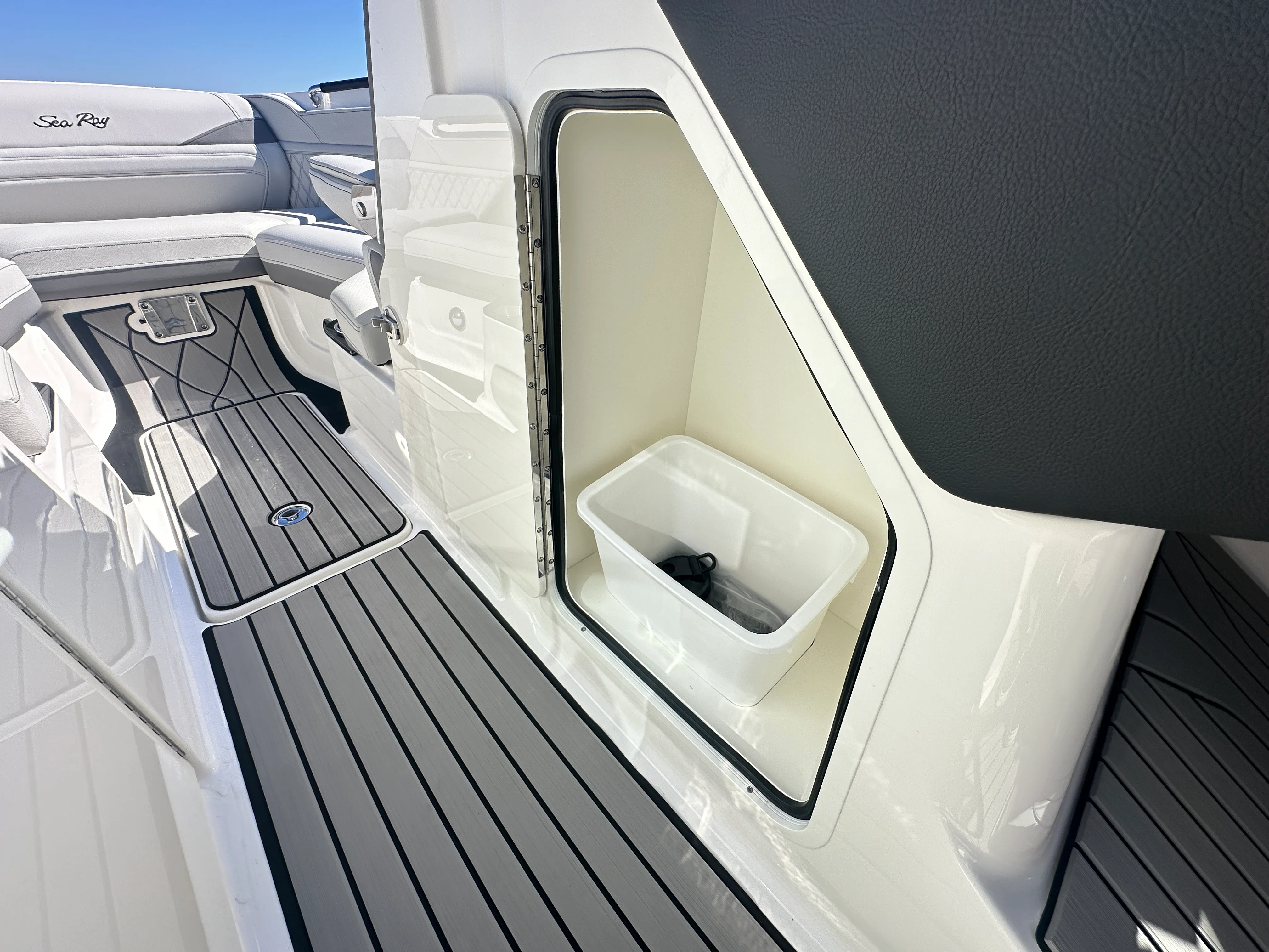 2026 Sea Ray SLX 280 Outboard Image Thumbnail #24