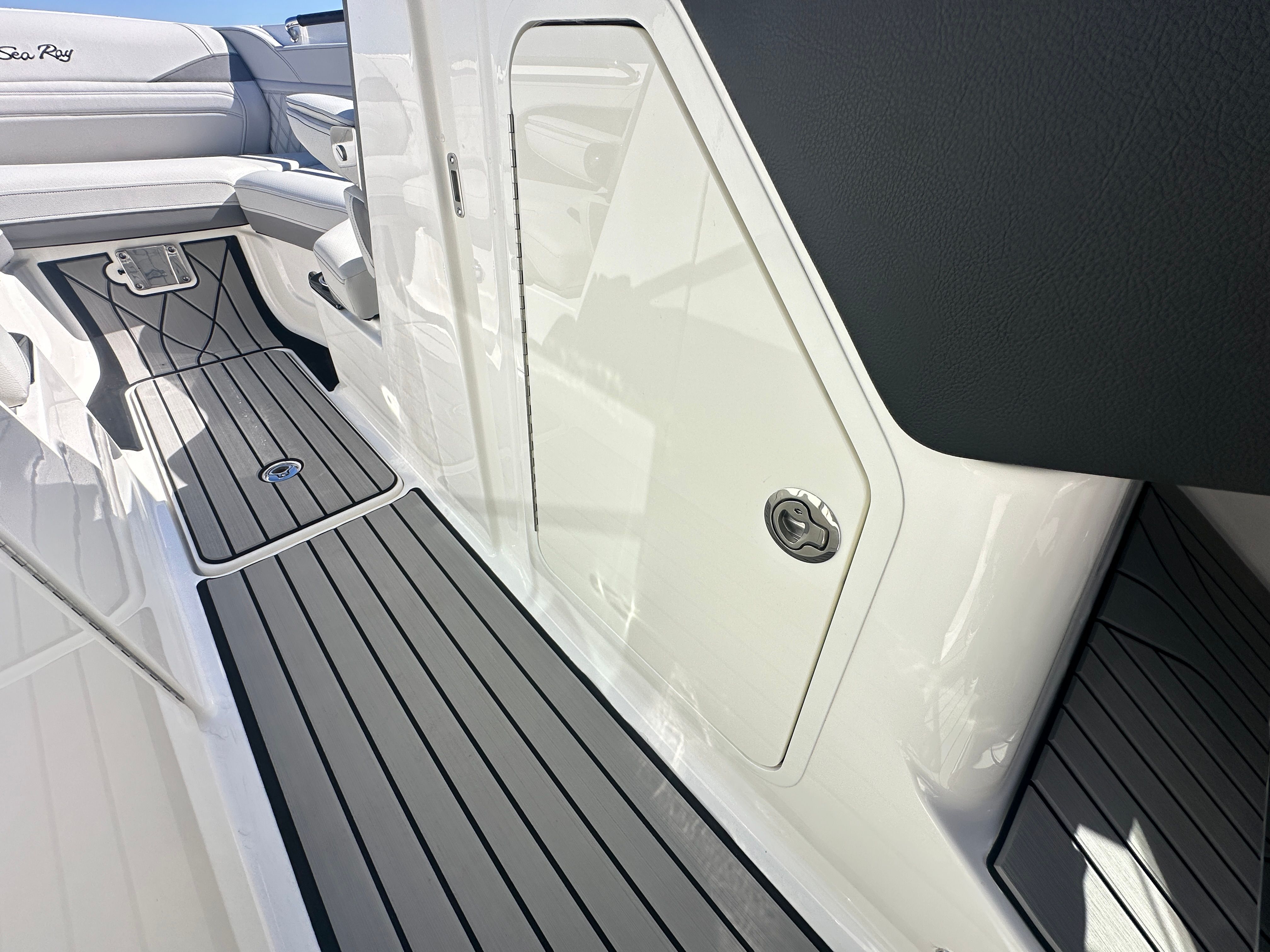 2026 Sea Ray SLX 280 Outboard Image Thumbnail #23