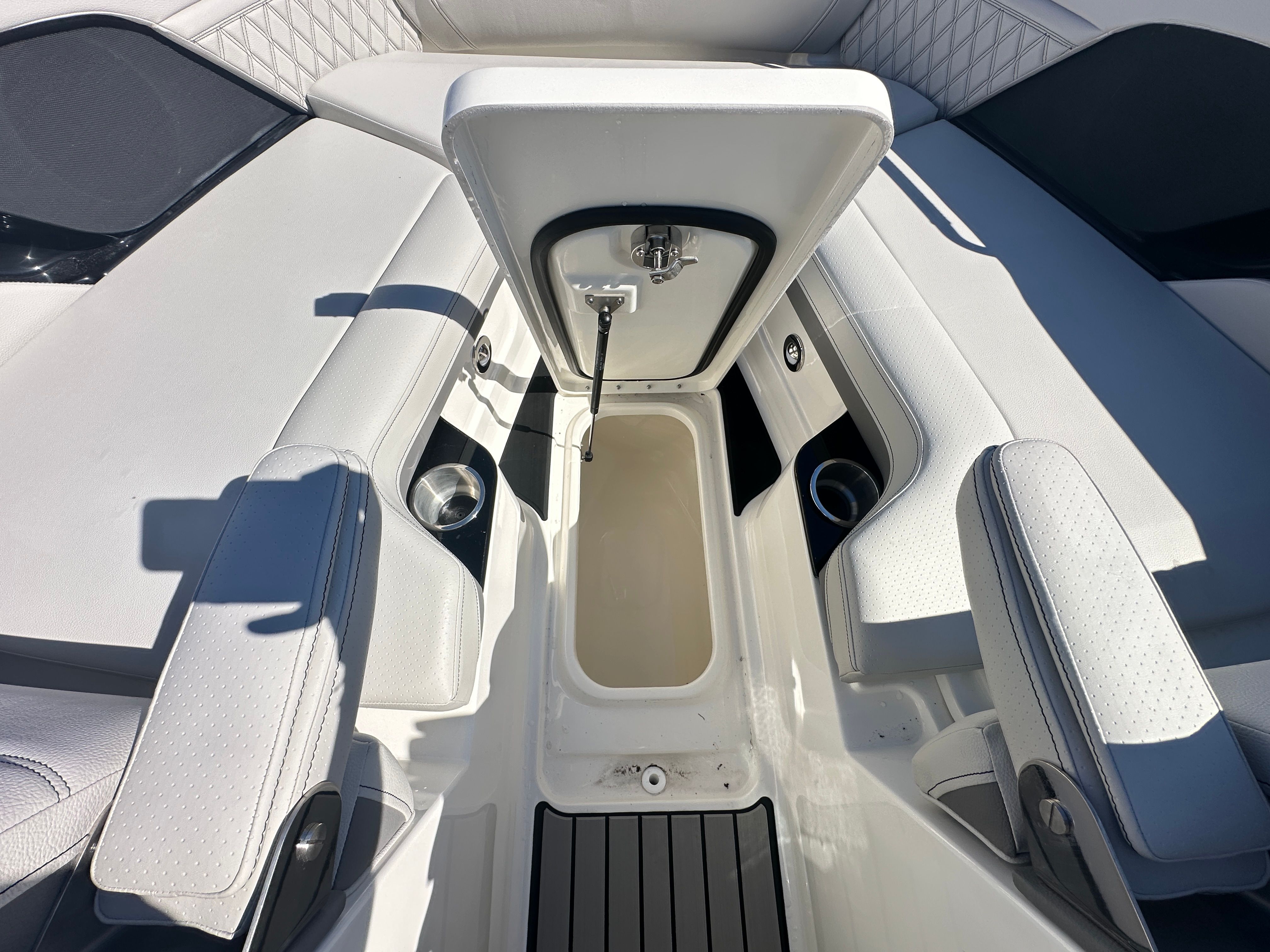 2026 Sea Ray SLX 280 Outboard Image Thumbnail #21